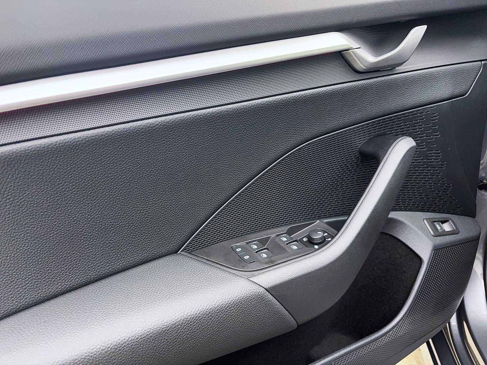 Skoda Octavia COMBI SELECTION AHK PANO 360° HEAD-UP NAV LICHT&SICHT+