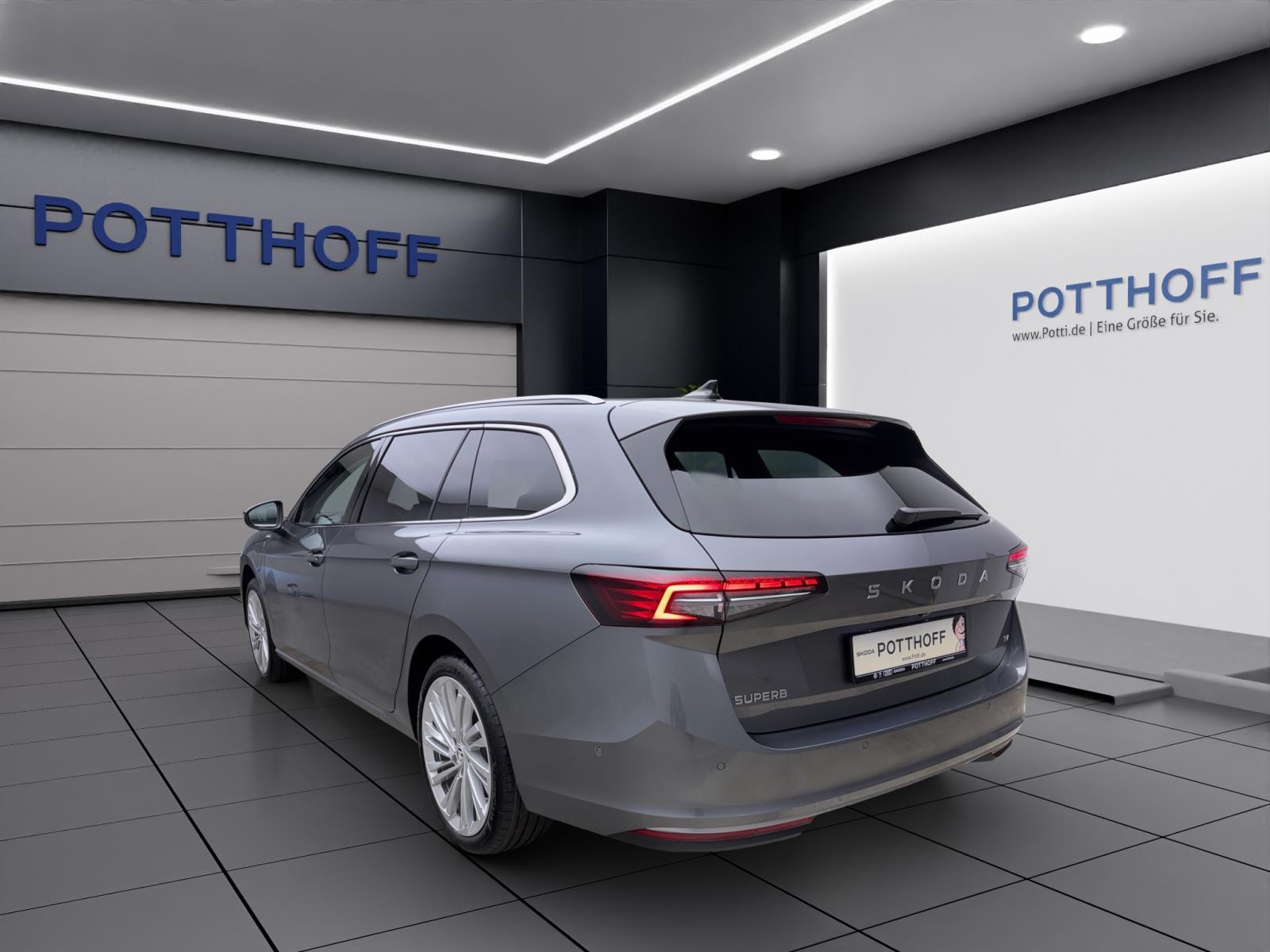 Skoda Superb COMBI iV L&K AHK PANO HEAD-UP CANTON 19 NAV ASSISTENZ+
