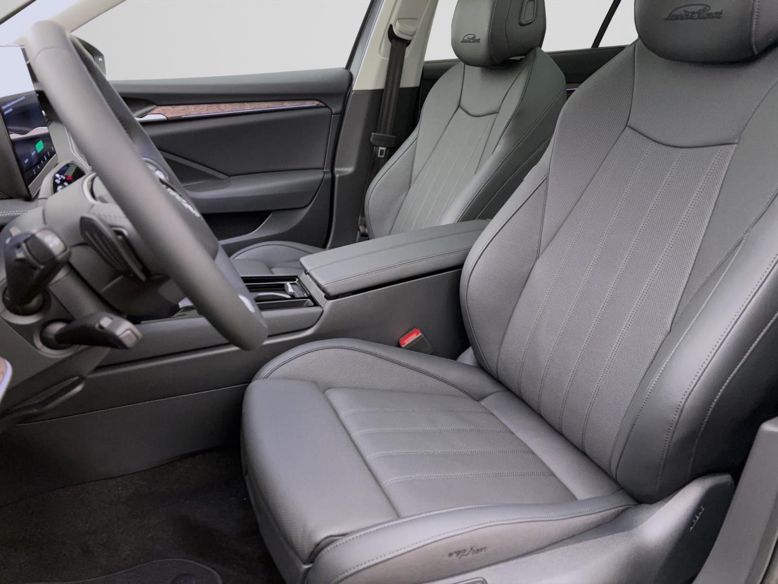 Skoda Superb COMBI iV L&K AHK PANO HEAD-UP CANTON 19 NAV ASSISTENZ+