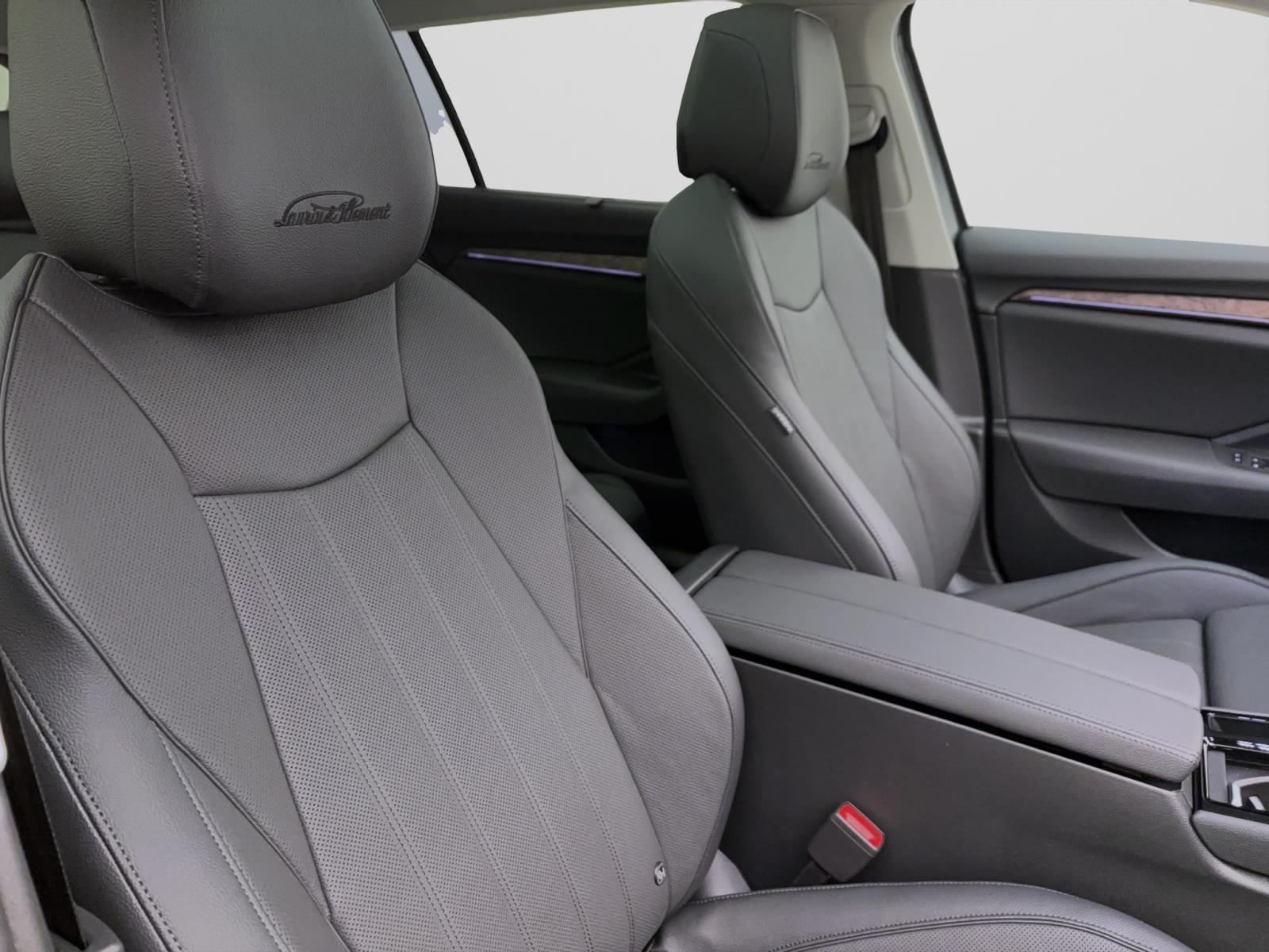 Skoda Superb COMBI iV L&K AHK PANO HEAD-UP CANTON 19 NAV ASSISTENZ+