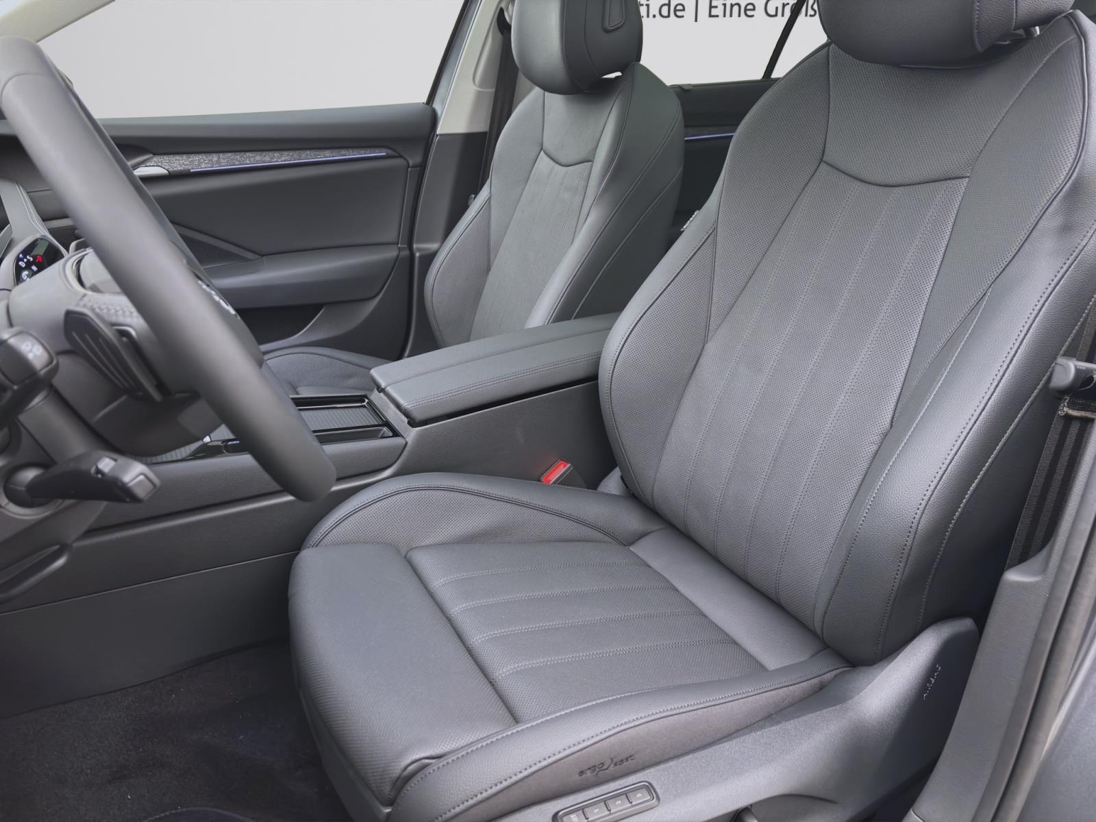 Skoda Superb COMBI iV SELECTION AHK PANO NAV DCC 19 CANTON ASSISTENZ+