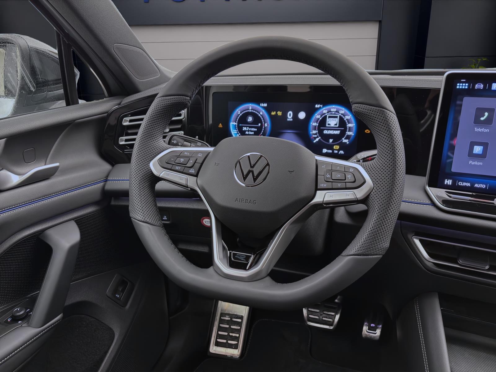 Volkswagen Tiguan 2.0 TDI DSG R-LINE NAVI AHK