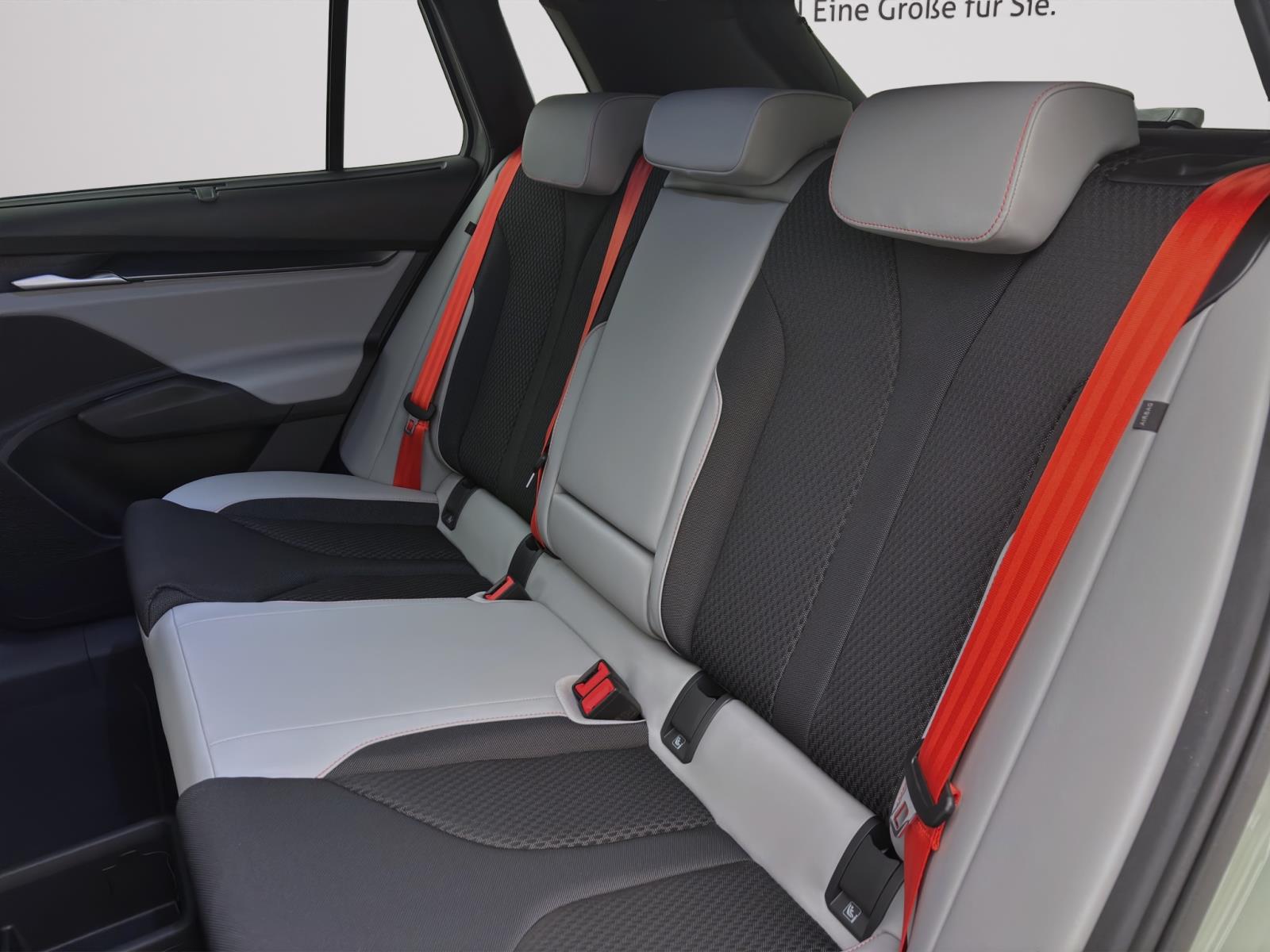 Skoda Elroq 85 FIRST EDITION MAXX AHK pACC 21 NAV WÄRMEP. MATRIX