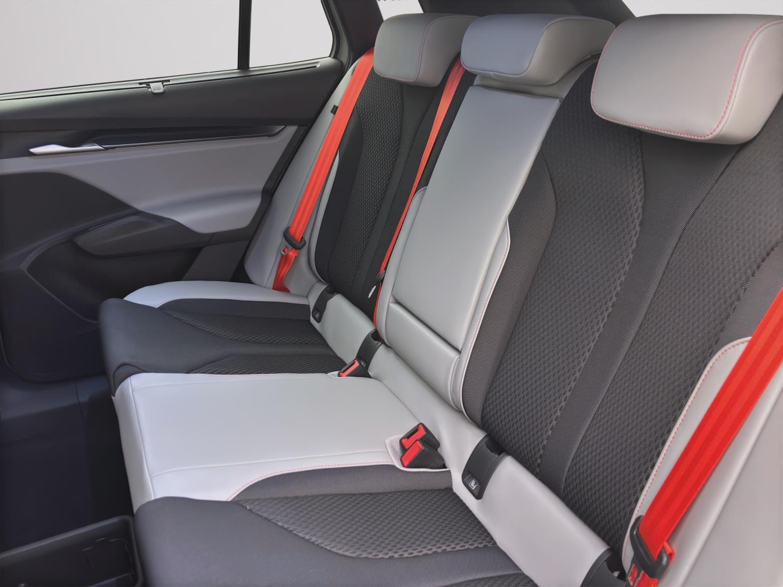 Skoda Elroq 85 FIRST EDITION MAXX AHK pACC 21 NAV WÄRMEP. MATRIX
