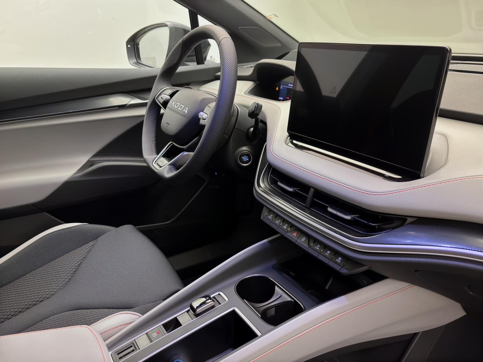 Skoda Elroq 85 FIRST EDITION MAXX AHK pACC 21 NAV WÄRMEP. MATRIX