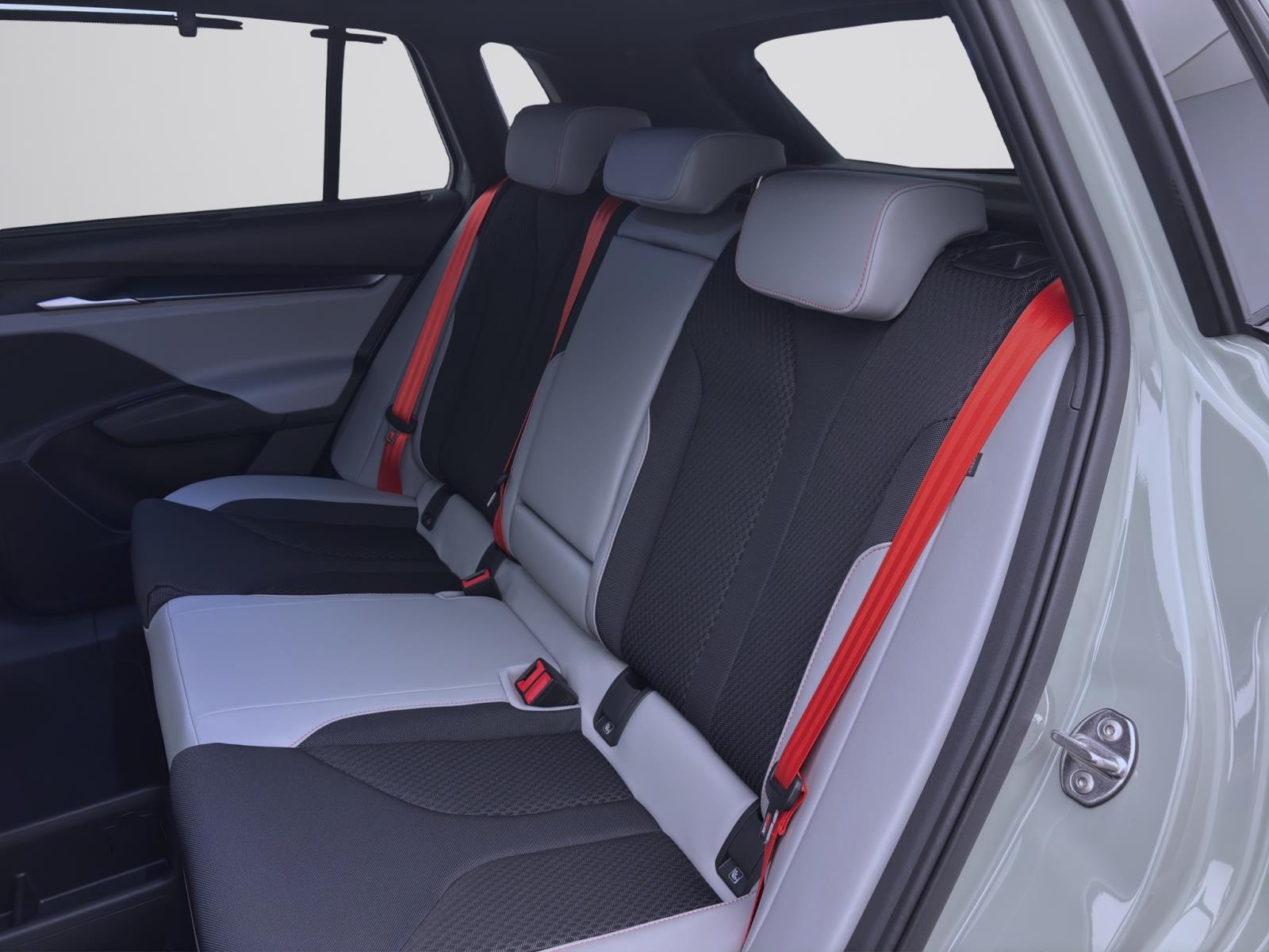 Skoda Elroq 85 FIRST EDITION MAXX AHK pACC 21 NAV WÄRMEP. MATRIX