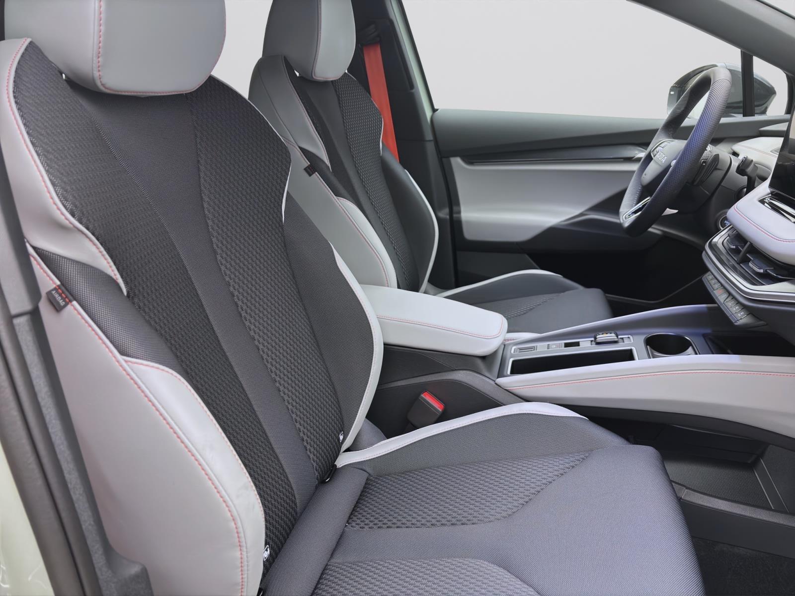 Skoda Elroq 85 FIRST EDITION MAXX AHK pACC 21 NAV WÄRMEP. MATRIX