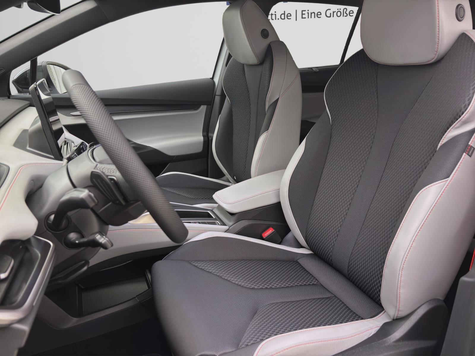 Skoda Elroq 85 FIRST EDITION MAXX AHK pACC 21 NAV WÄRMEP. MATRIX