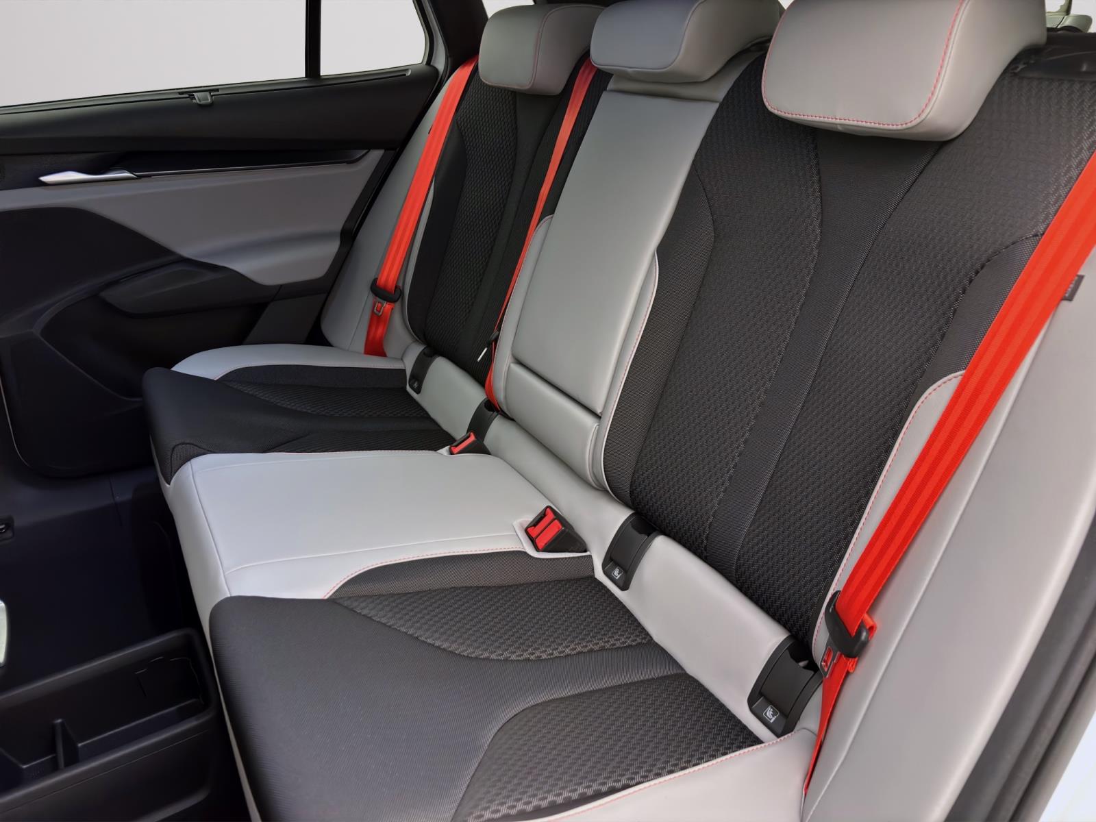 Skoda Elroq 85 FIRST EDITION MAXX AHK pACC 21 NAV WÄRMEP. MATRIX