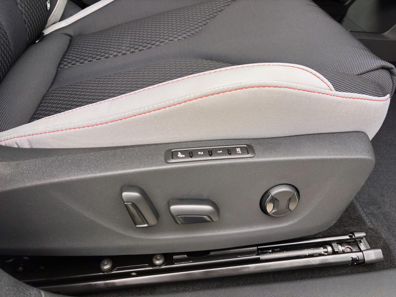 Skoda Elroq 85 FIRST EDITION MAXX AHK pACC 21 NAV WÄRMEP. MATRIX