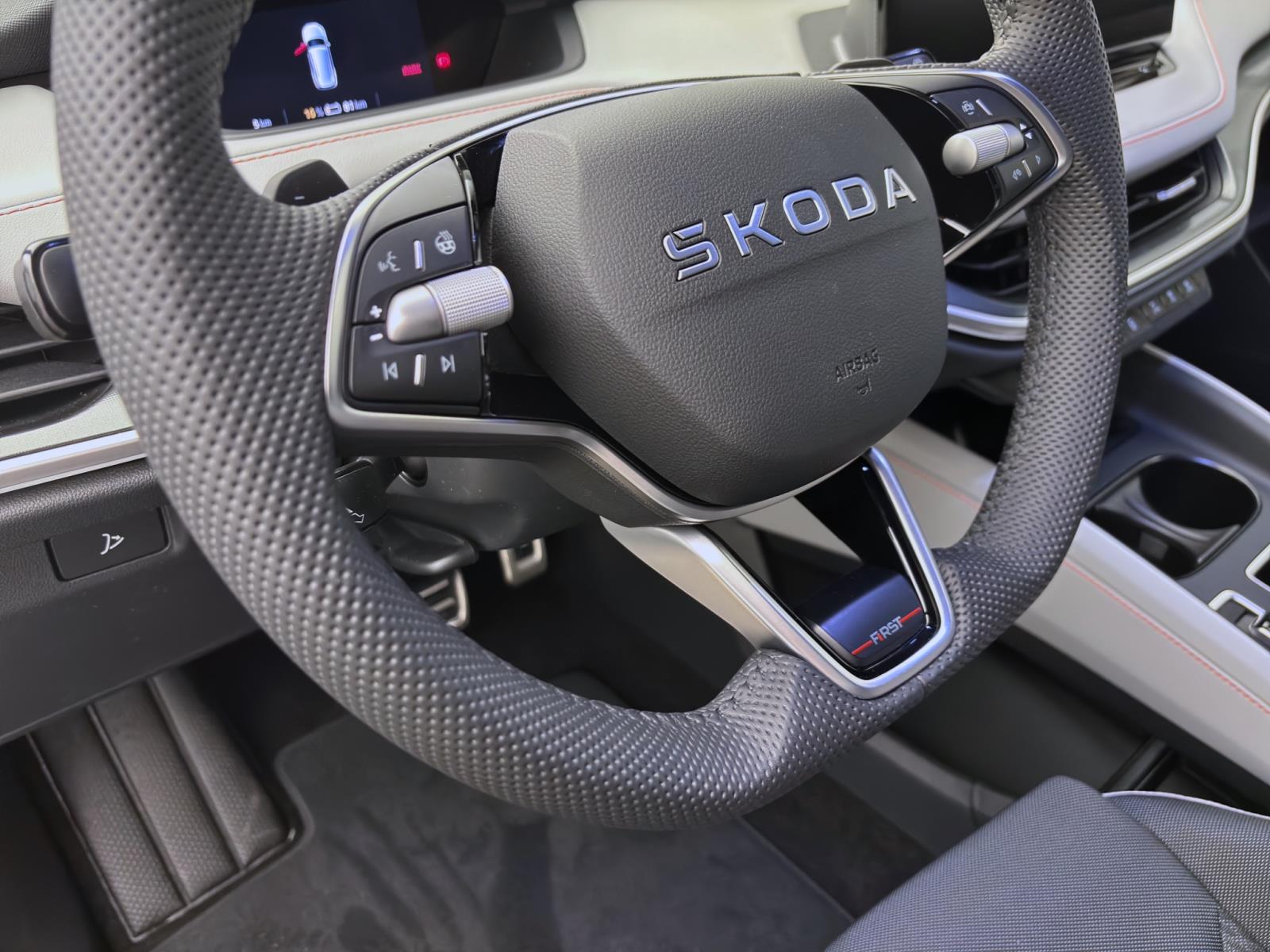 Skoda Elroq 85 FIRST EDITION MAXX AHK pACC 21 NAV WÄRMEP. MATRIX