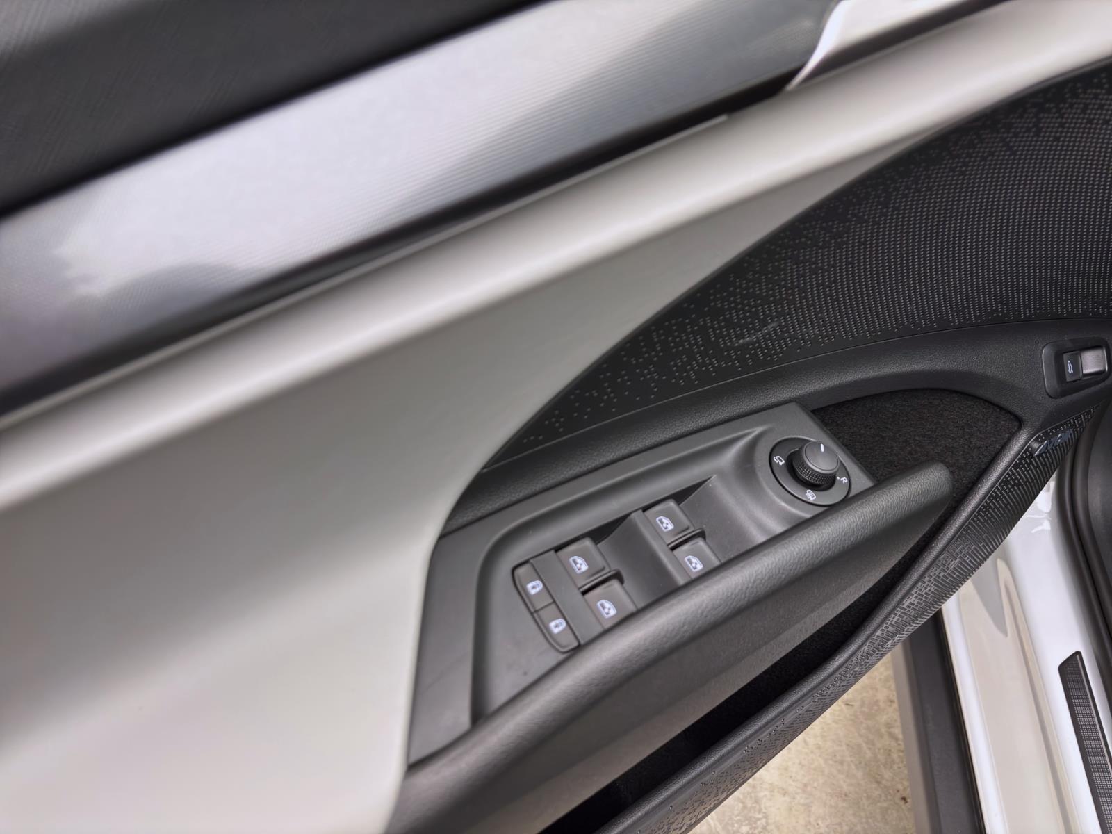 Skoda Elroq 85 FIRST EDITION MAXX AHK pACC 21 NAV WÄRMEP. MATRIX