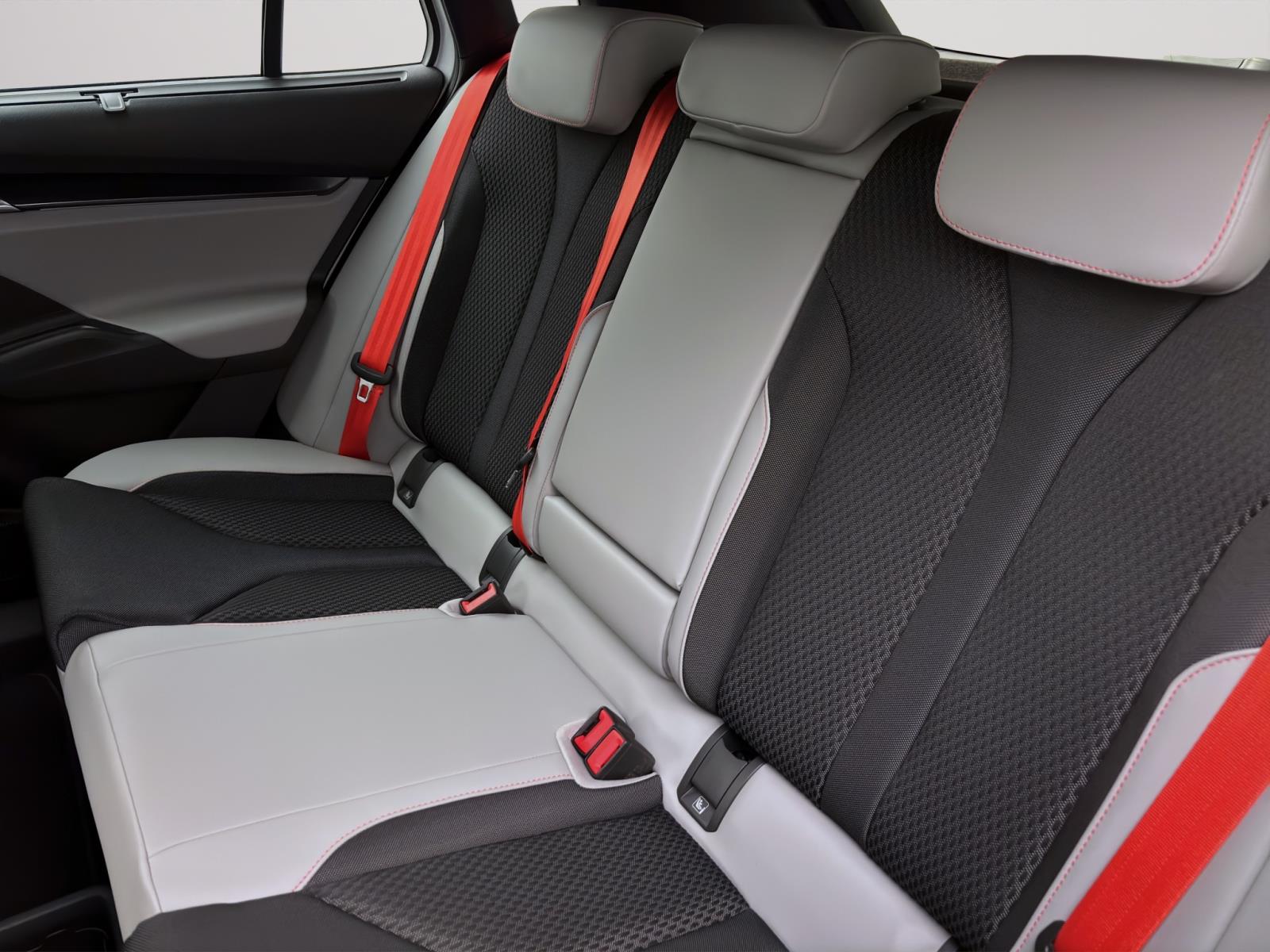 Skoda Elroq 85 FIRST EDITION MAXX AHK pACC 21 NAV WÄRMEP. MATRIX