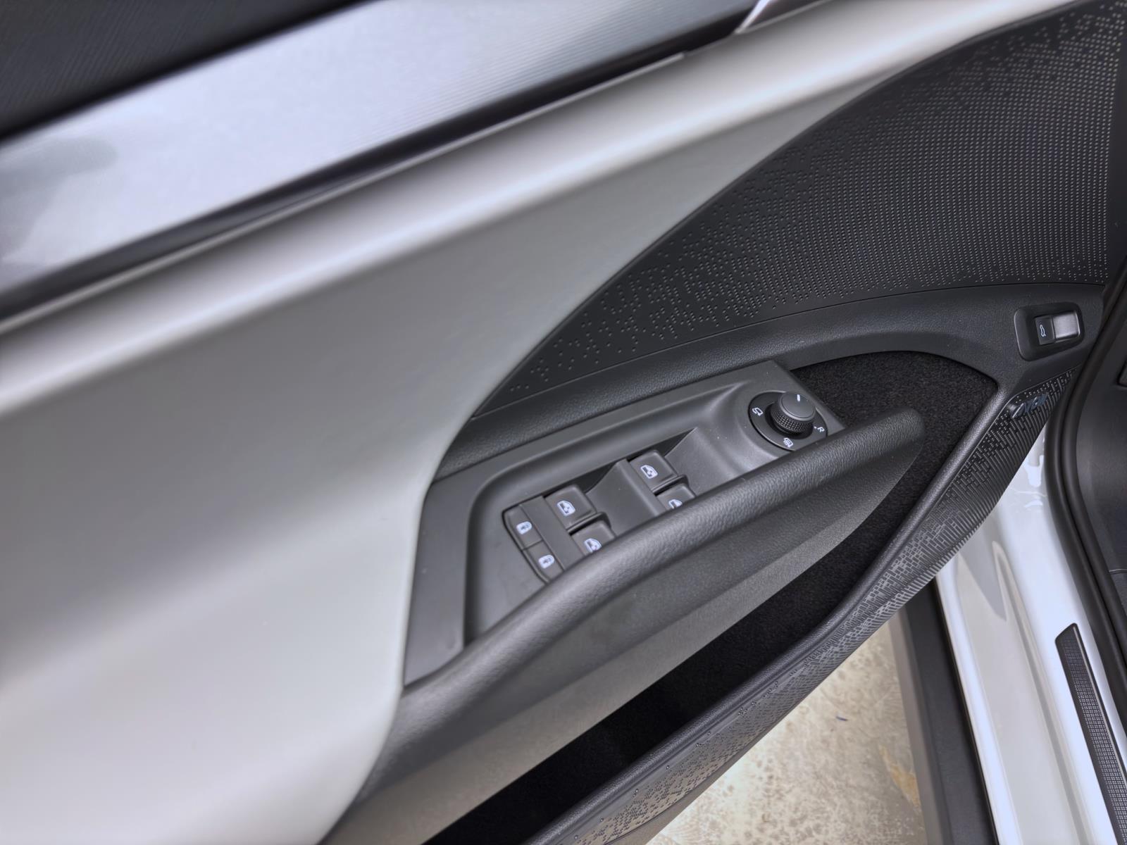 Skoda Elroq 85 FIRST EDITION MAXX AHK pACC 21 NAV WÄRMEP. MATRIX