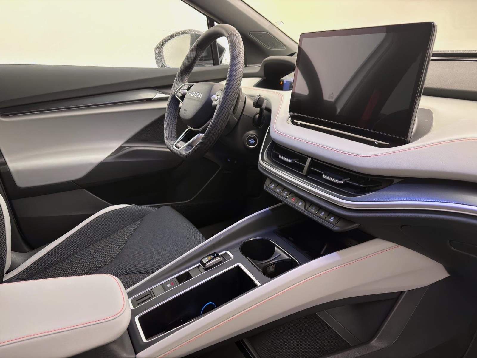 Skoda Elroq 85 FIRST EDITION MAXX AHK pACC 21 NAV WÄRMEP. MATRIX