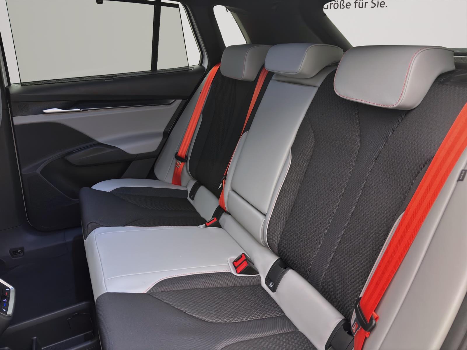 Skoda Elroq 85 FIRST EDITION MAXX AHK pACC 21 NAV WÄRMEP. MATRIX