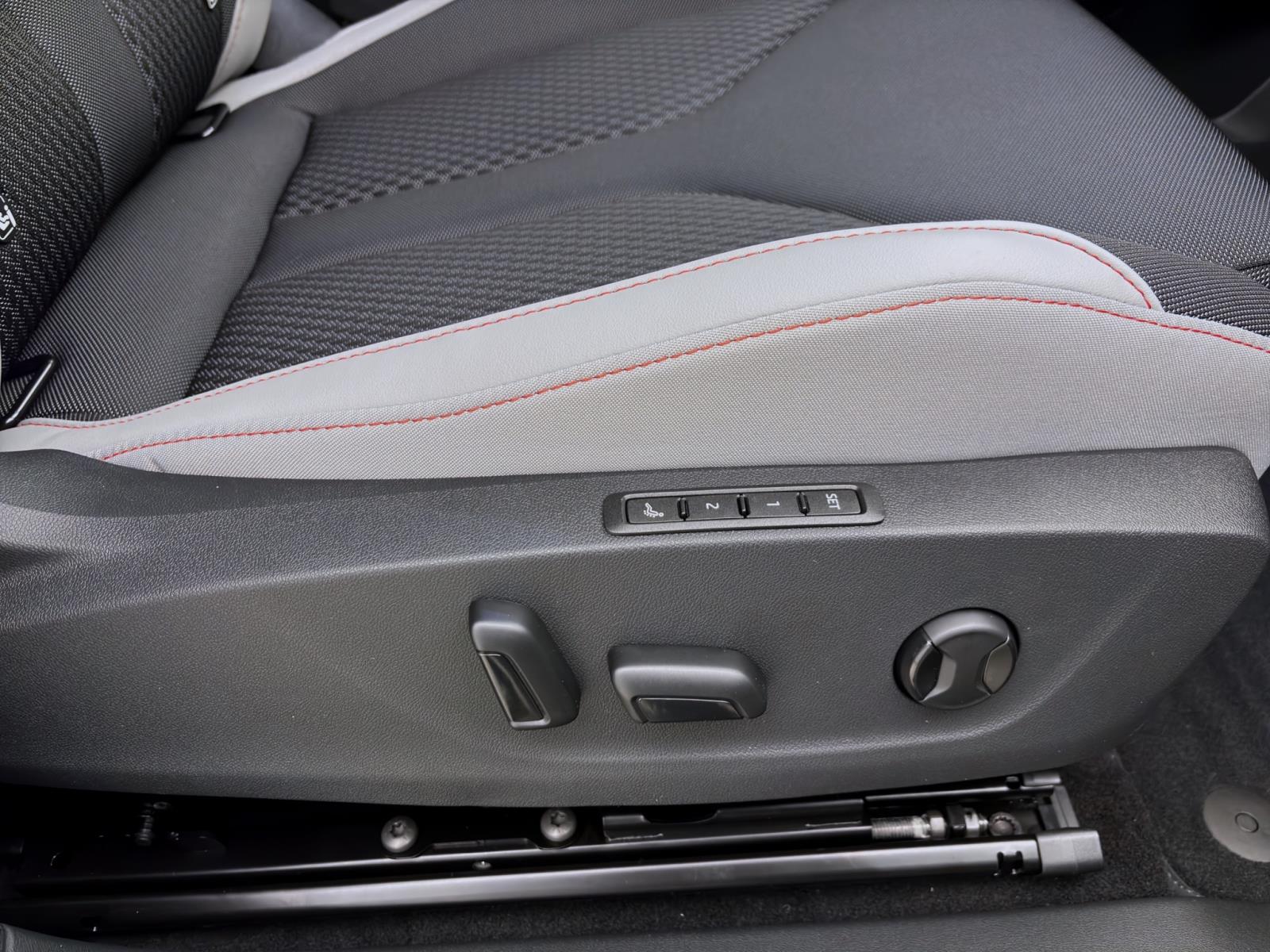 Skoda Elroq 85 FIRST EDITION MAXX AHK pACC 21 NAV WÄRMEP. MATRIX