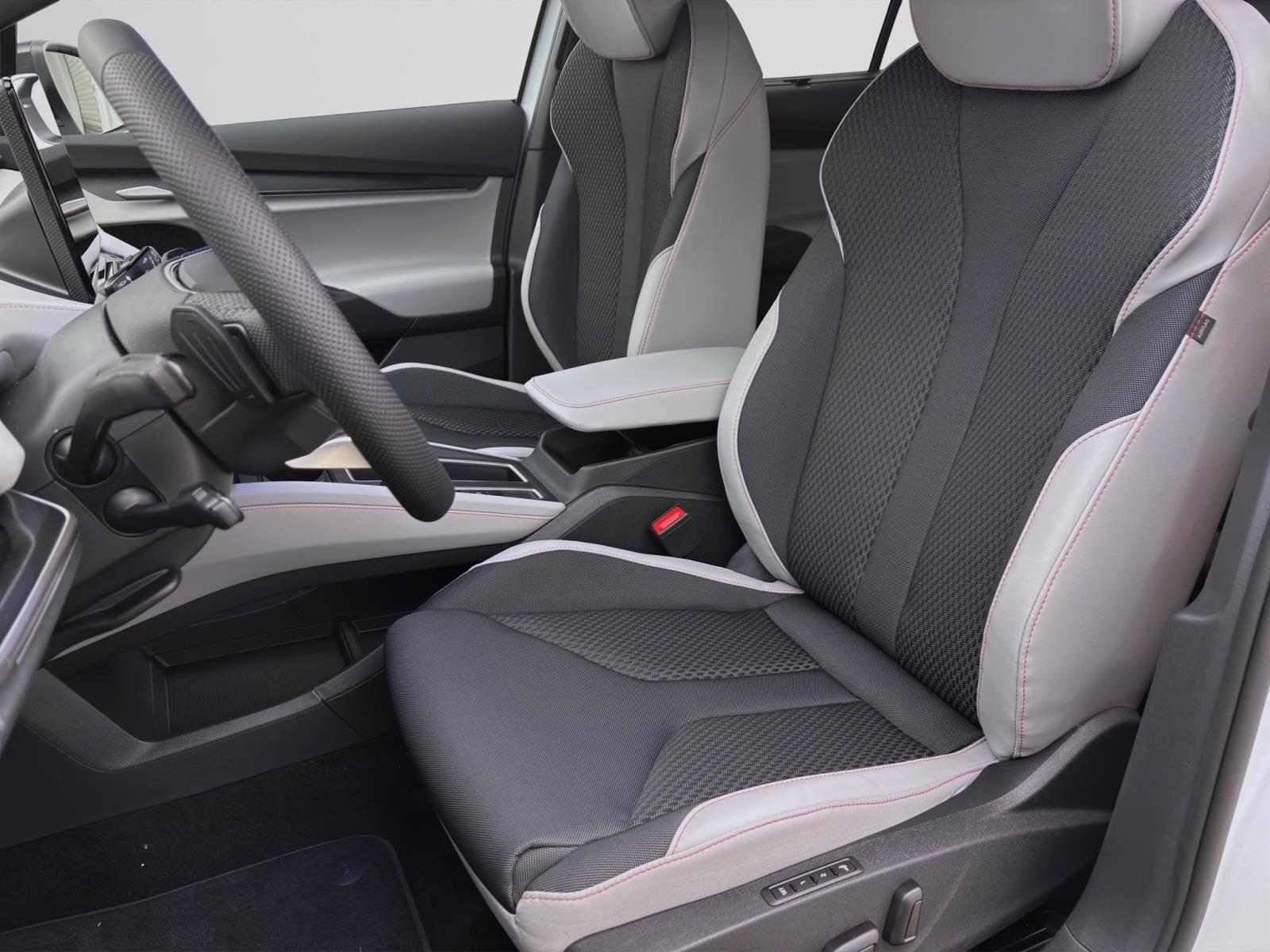 Skoda Elroq 85 FIRST EDITION MAXX AHK pACC 21 NAV WÄRMEP. MATRIX