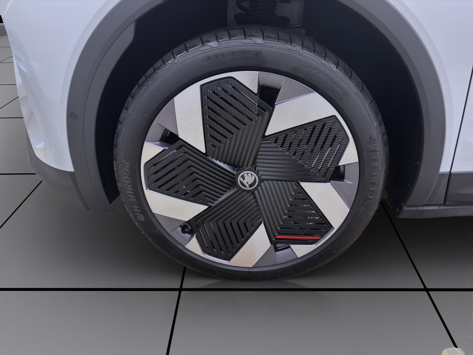 Skoda Elroq 85 FIRST EDITION MAXX AHK pACC 21 NAV WÄRMEP. MATRIX