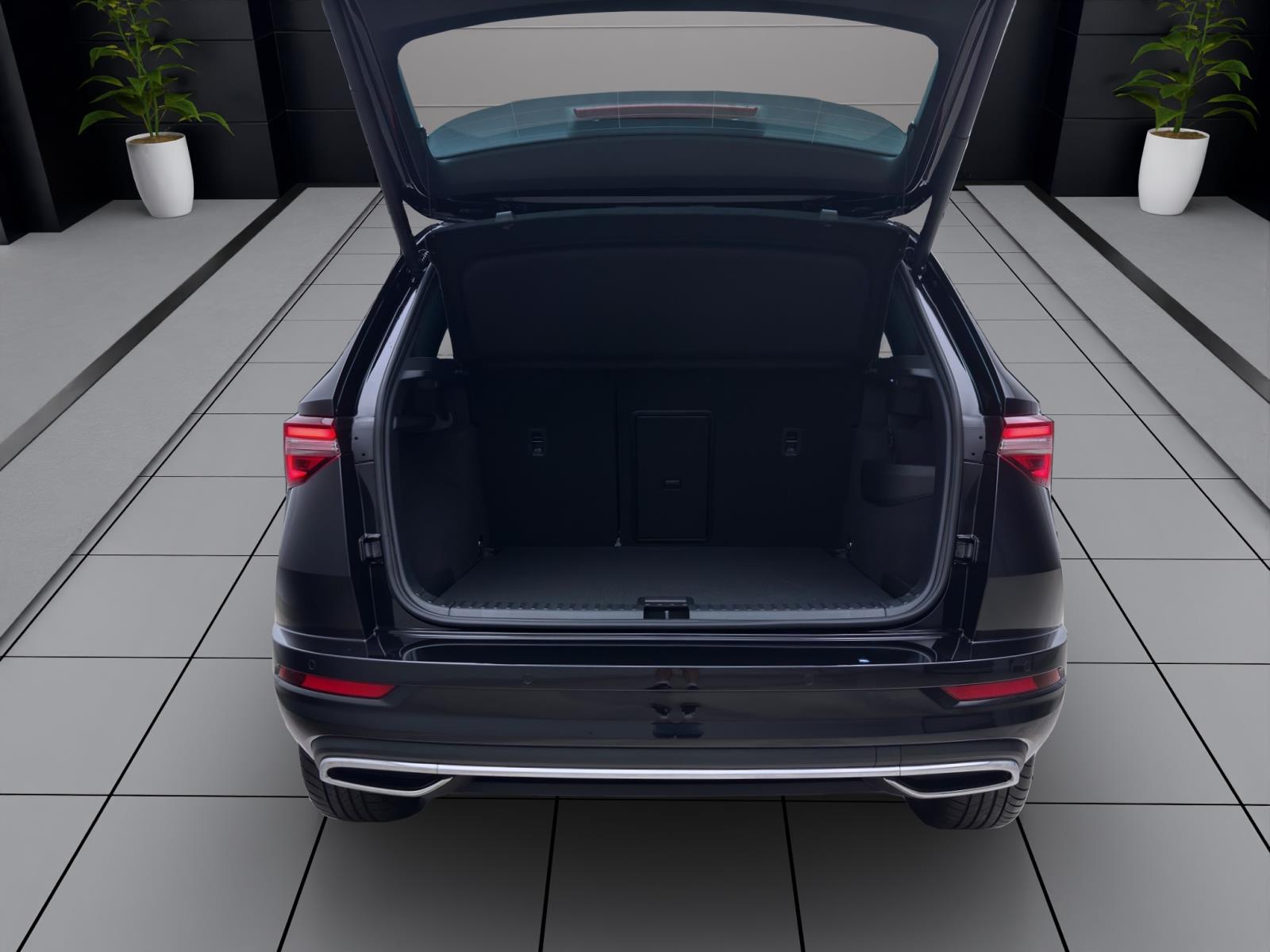 Skoda Karoq SPORTLINE DSG AHK NAV KAM DCC MATRIX ASSISTENZ+