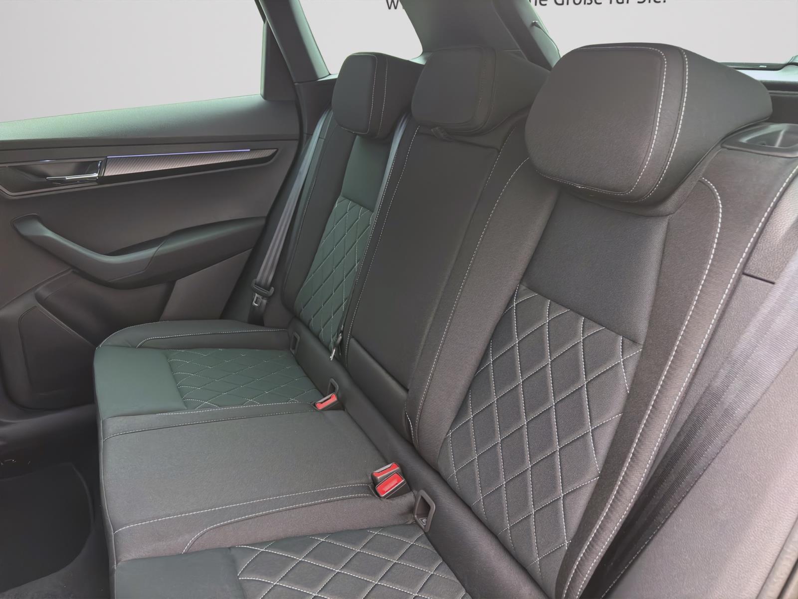 Skoda Karoq SPORTLINE DSG AHK NAV KAM DCC MATRIX ASSISTENZ+