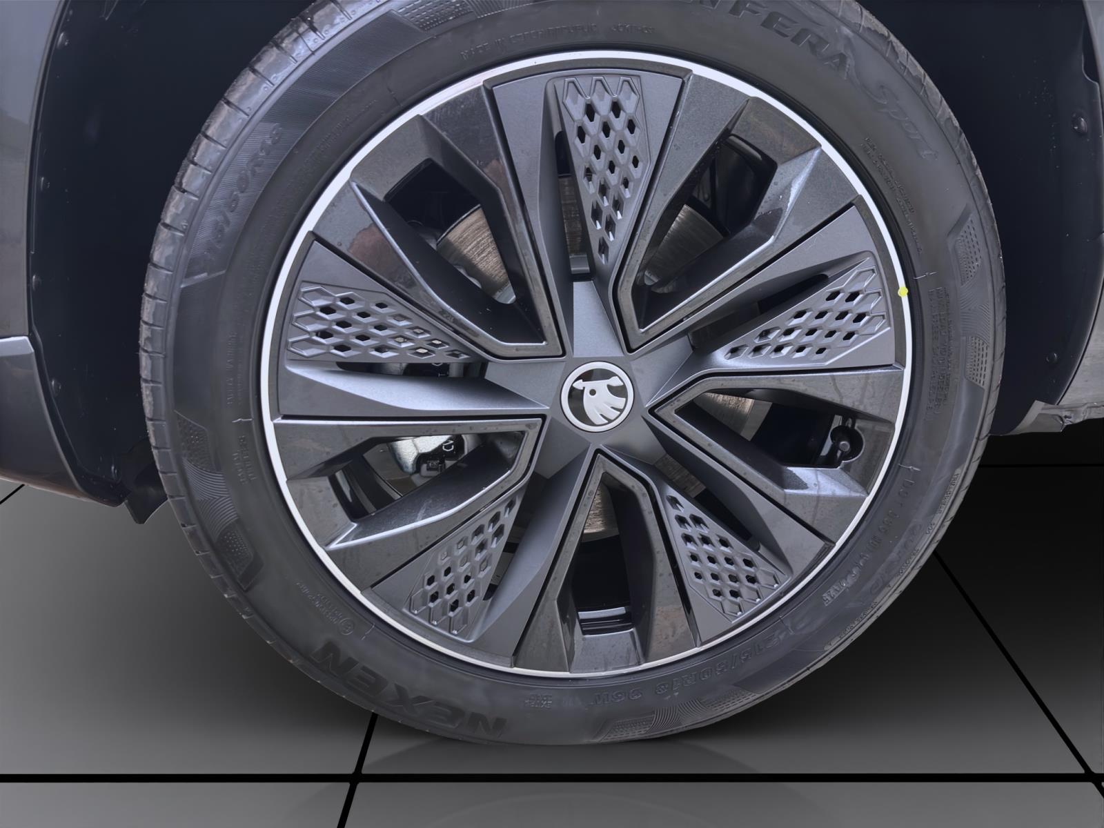 Bild 7: Skoda Karoq SPORTLINE AHK NAV KAM pACC DCC 18 ASSISTENZ+