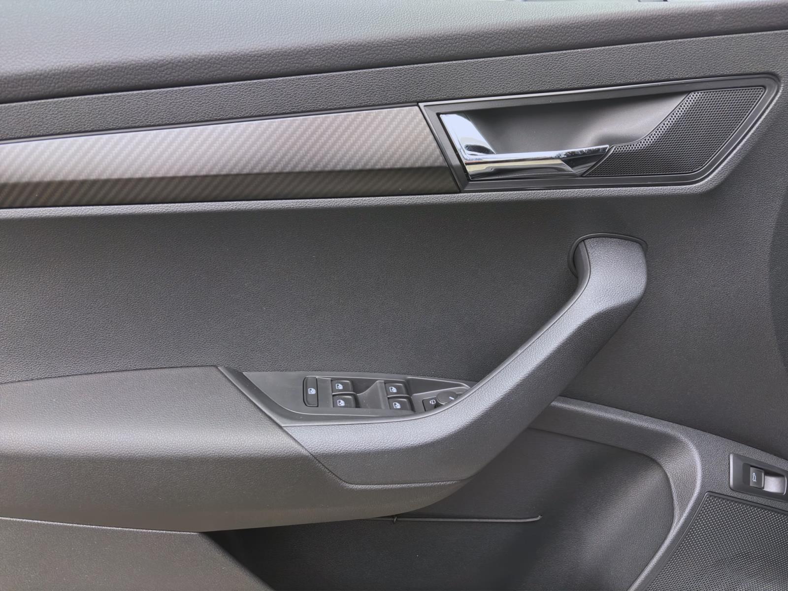 Bild 9: Skoda Karoq SPORTLINE AHK NAV KAM pACC DCC 18 ASSISTENZ+
