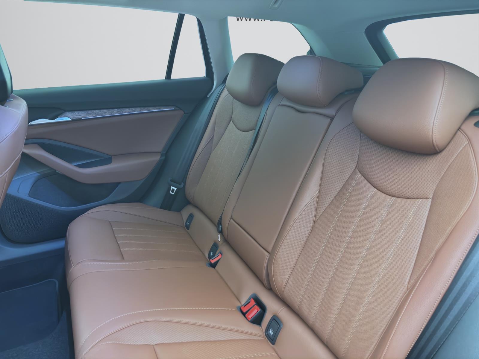 Skoda Superb COMBI iV L&K AHK pACC NAV HEAD-UP CANTON KAM