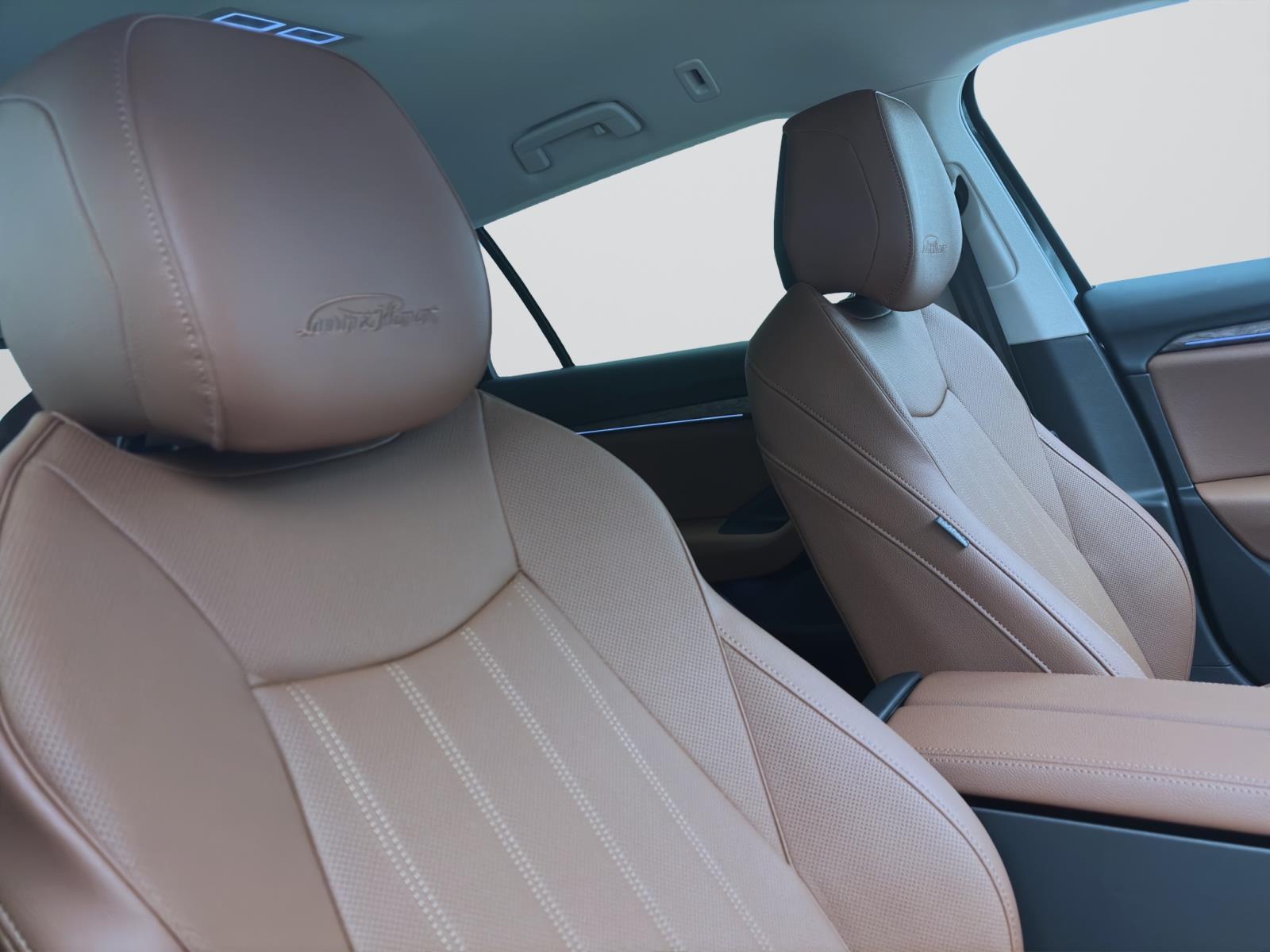 Skoda Superb COMBI iV L&K AHK pACC NAV HEAD-UP CANTON KAM