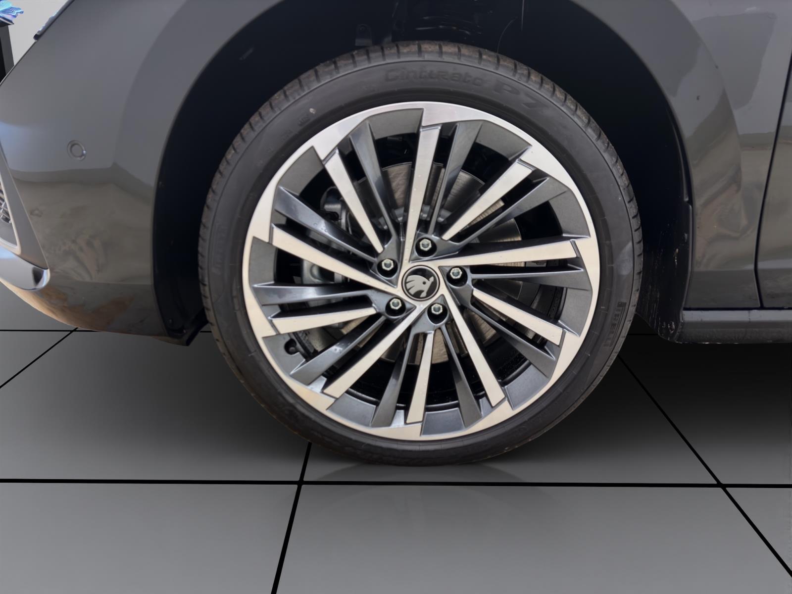 Skoda Superb COMBI iV L&K AHK PANO 19 NAV DCC ASSISTENZ+ CANTON