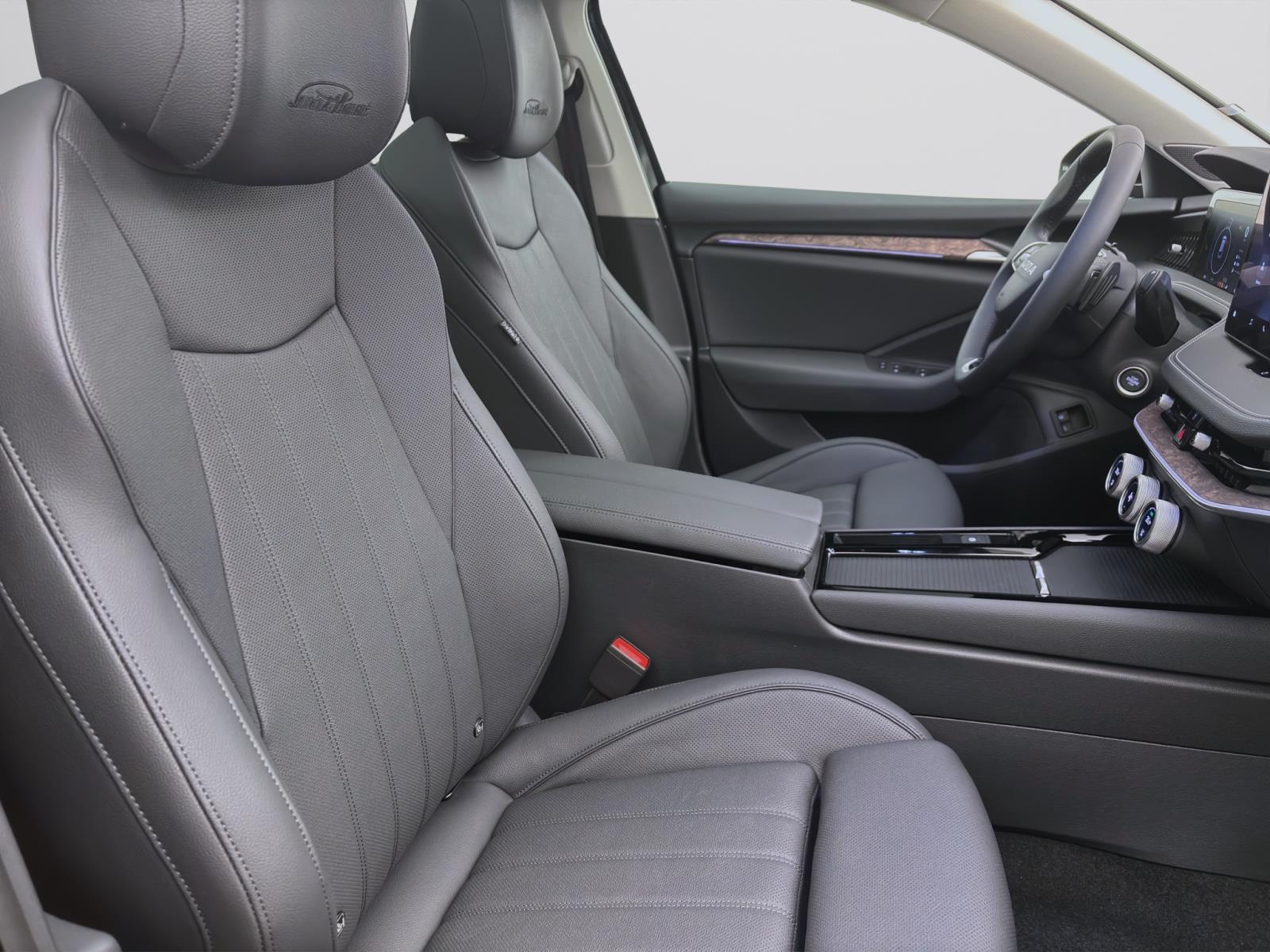 Skoda Superb COMBI iV L&K AHK PANO 19 NAV DCC ASSISTENZ+ CANTON