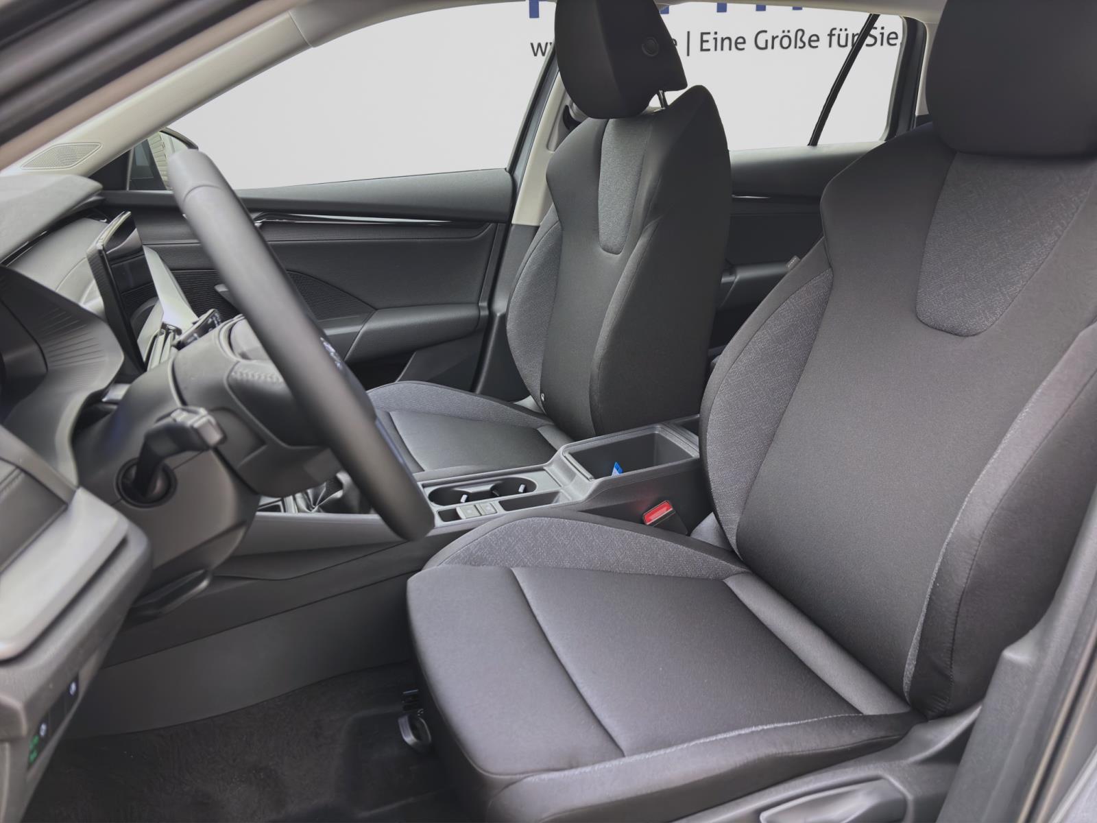 Skoda Octavia COMBI ESSENCE AHK LED PDC SHZ APPLE-CARPLAY & ANDROID-AUTO.