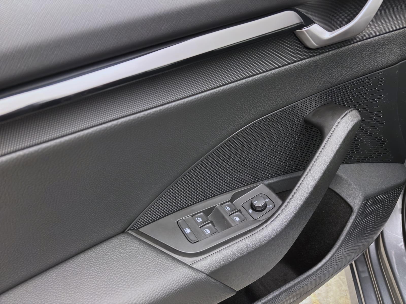 Skoda Octavia COMBI ESSENCE AHK LED PDC SHZ APPLE-CARPLAY & ANDROID-AUTO.