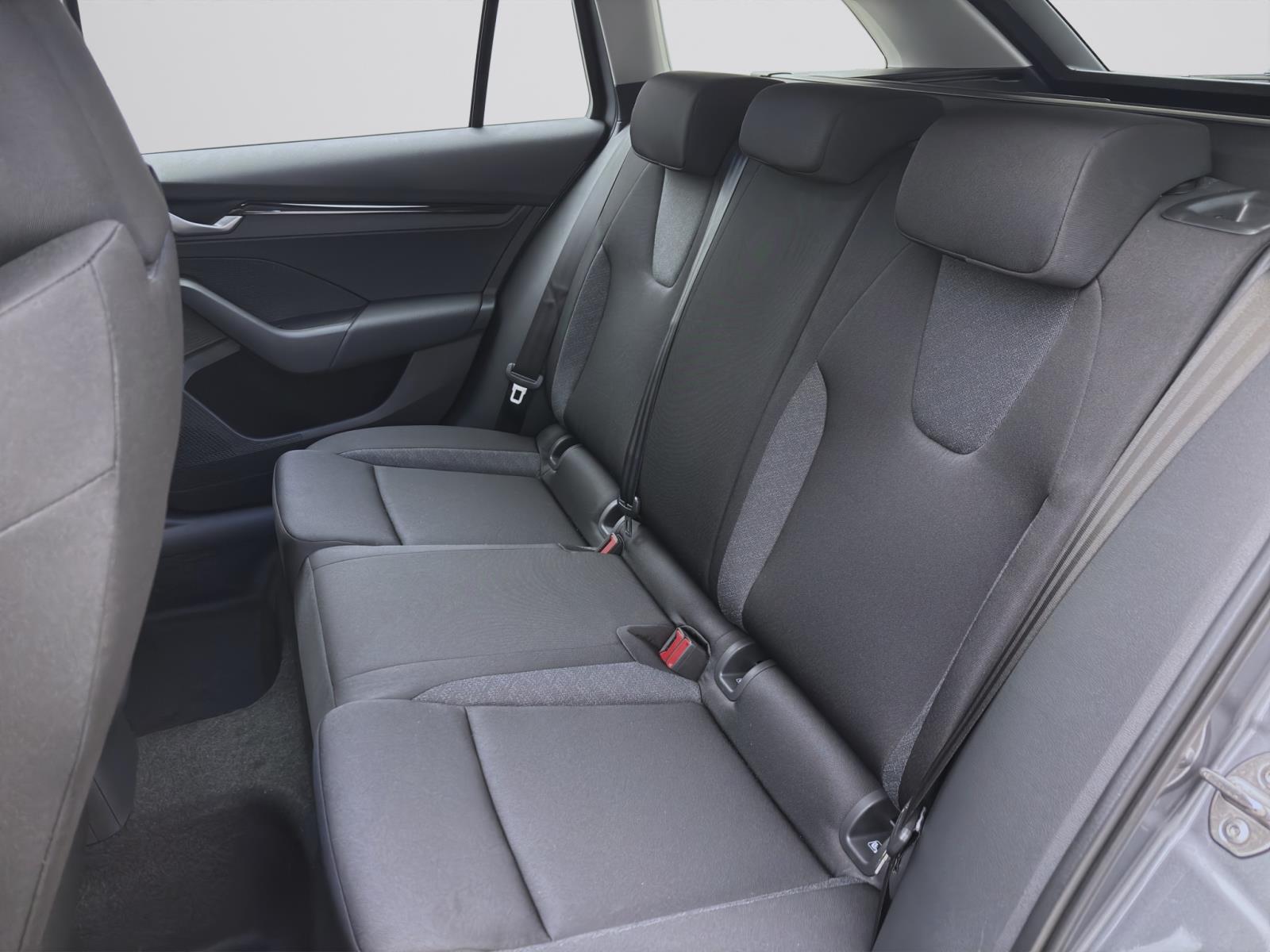 Skoda Octavia COMBI ESSENCE AHK LED PDC SHZ APPLE-CARPLAY & ANDROID-AUTO.