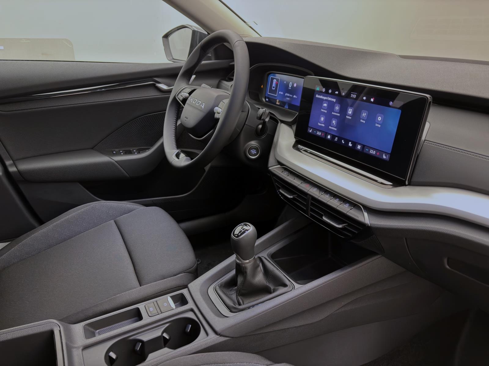 Skoda Octavia COMBI ESSENCE AHK LED PDC SHZ APPLE-CARPLAY & ANDROID-AUTO.