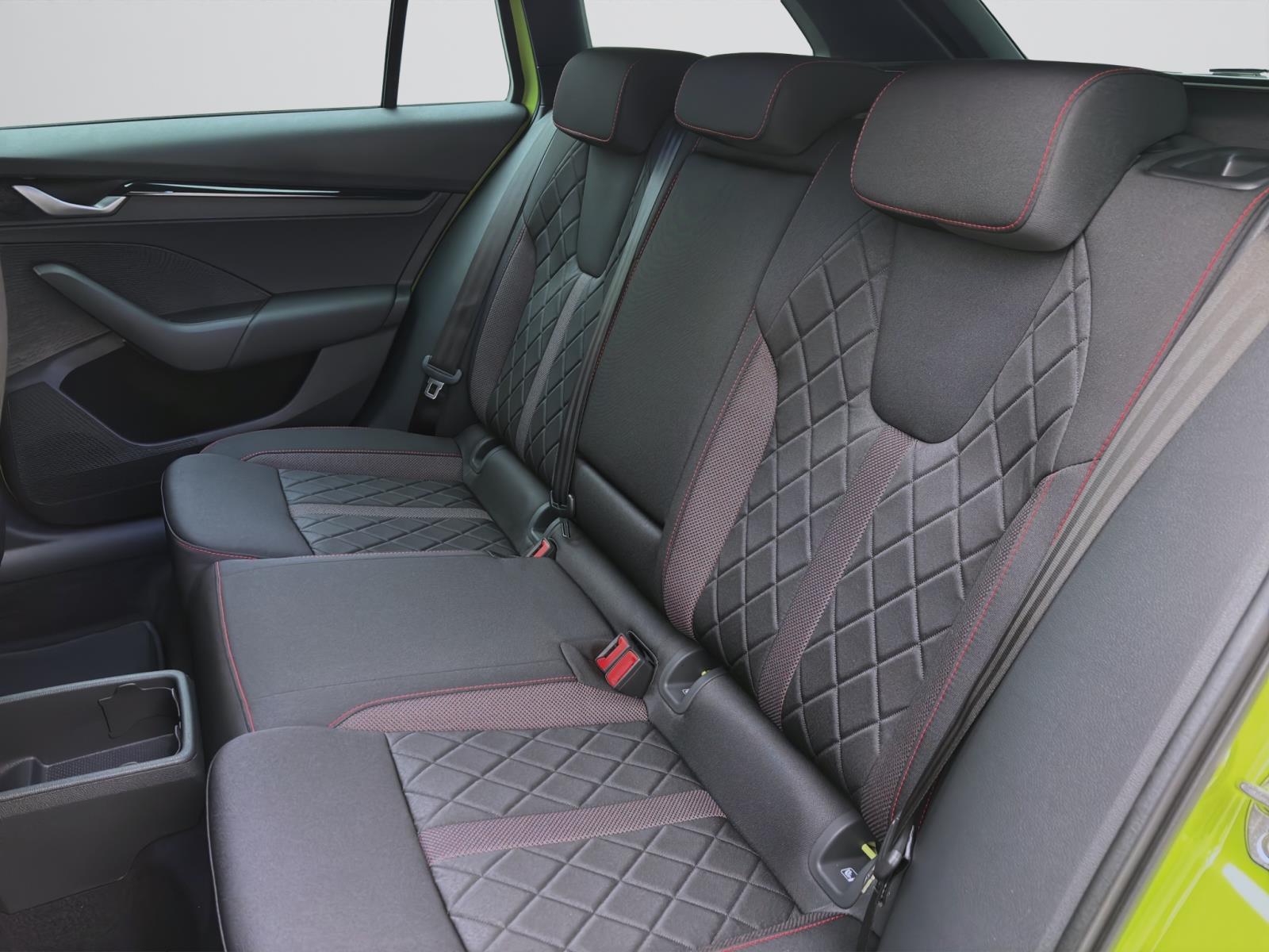 Skoda Octavia COMBI RS DSG pACC NAV MATRIX KAM 18 WINTER-P.