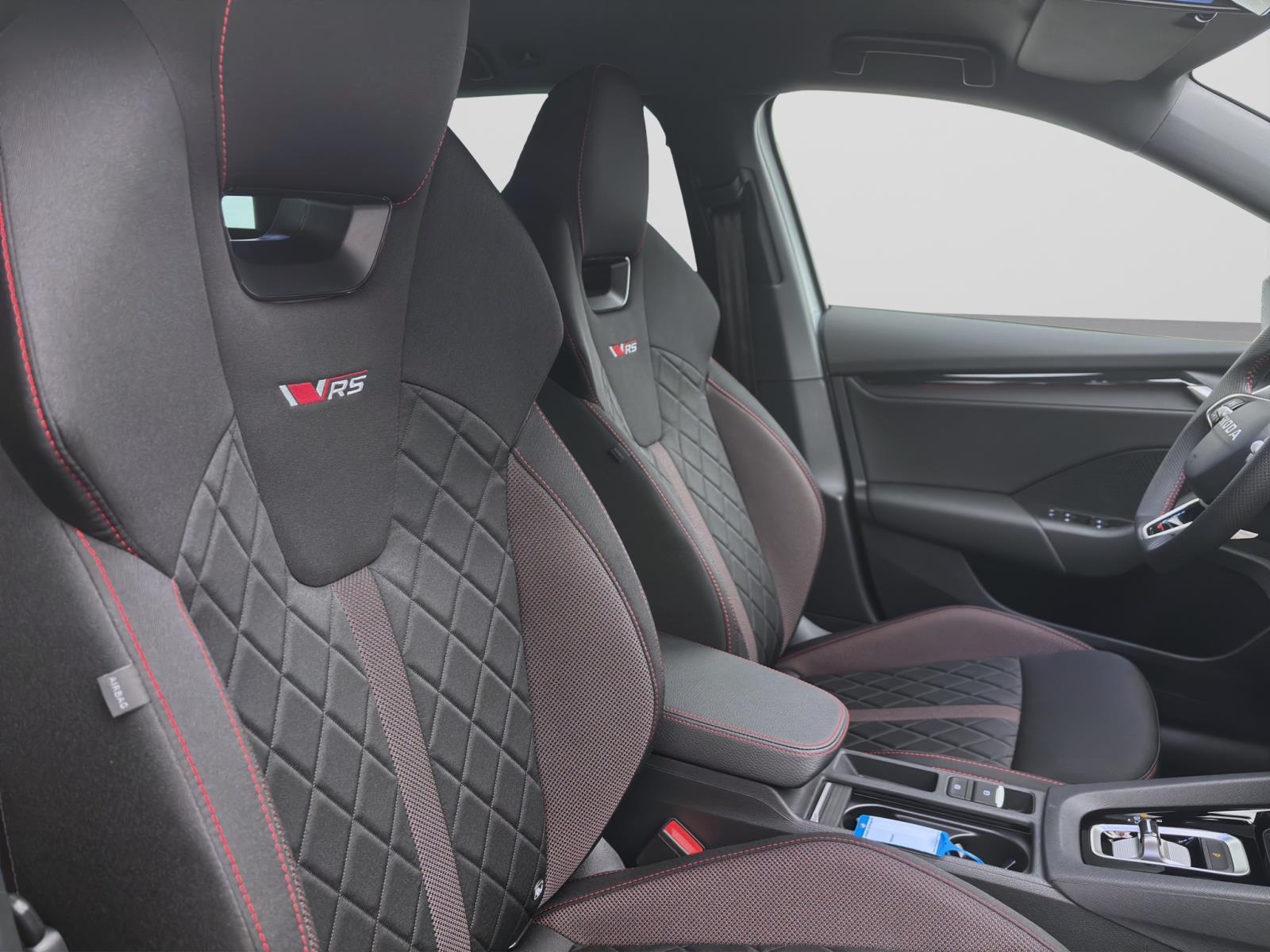 Skoda Octavia COMBI RS DSG pACC NAV MATRIX KAM 18 WINTER-P.