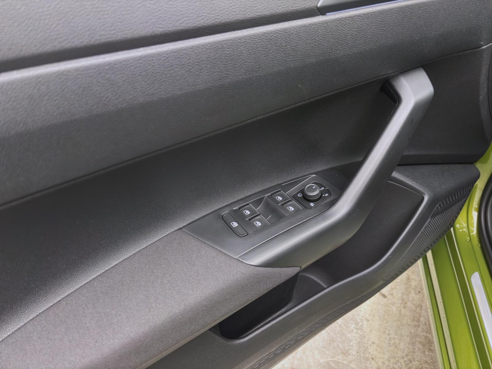 Volkswagen Taigo 1.0 TSI DSG R-LINE PDC MATRIX KAMERA ACC