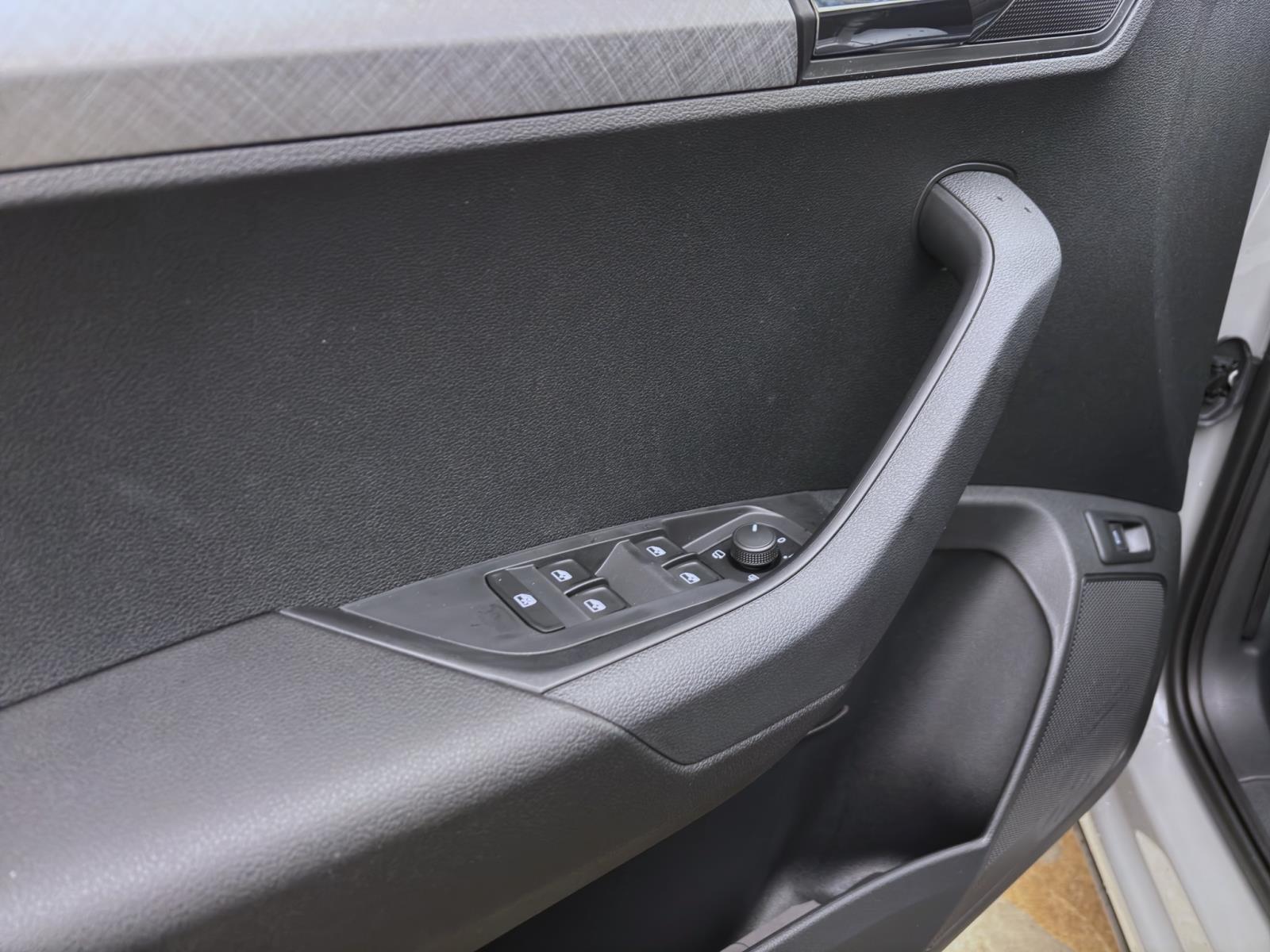 Skoda Karoq TOUR DSG AHK NAV KAM MATRIX ASSISTENZ+