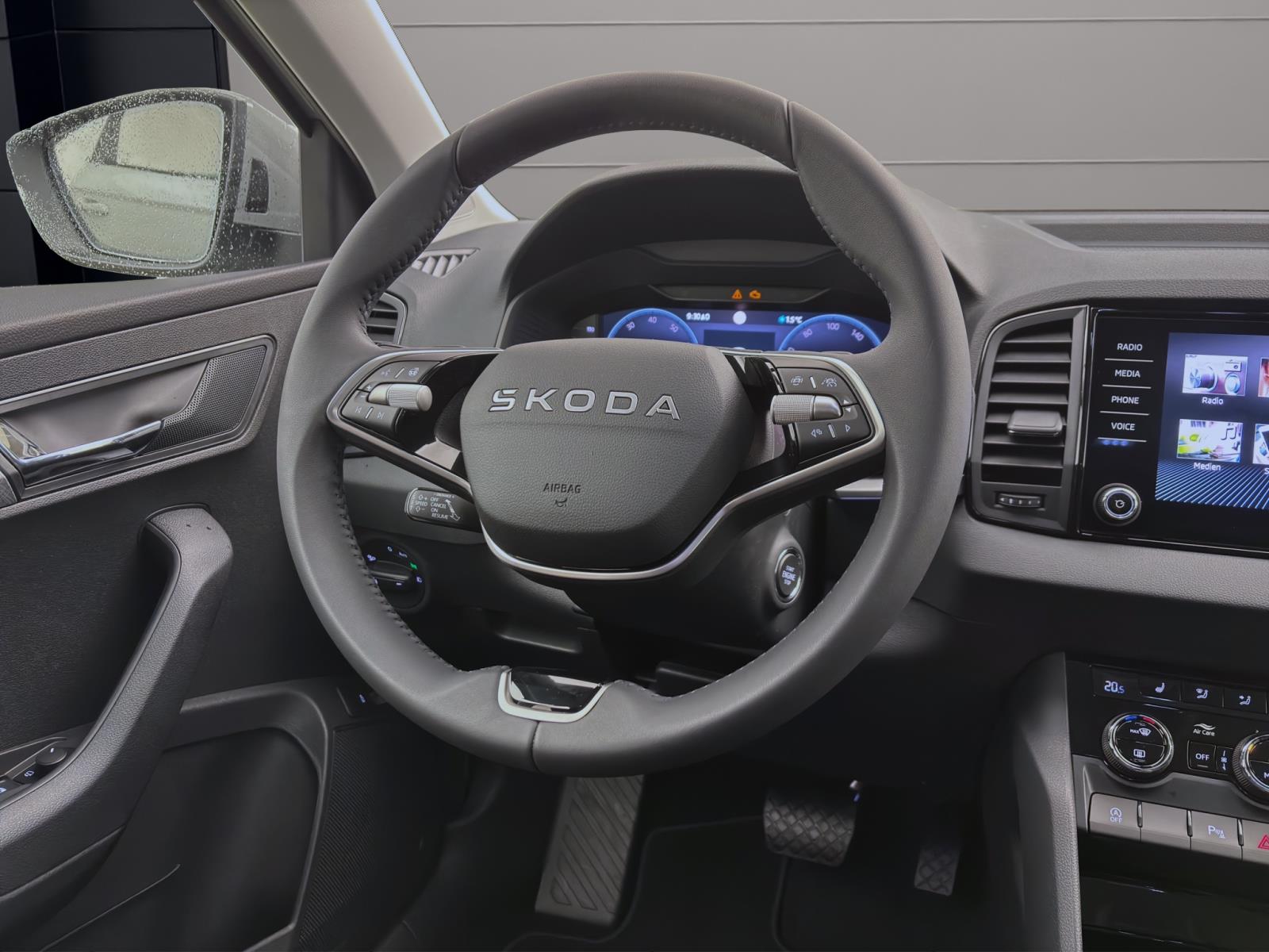 Skoda Karoq TOUR DSG AHK NAV KAM MATRIX ASSISTENZ+