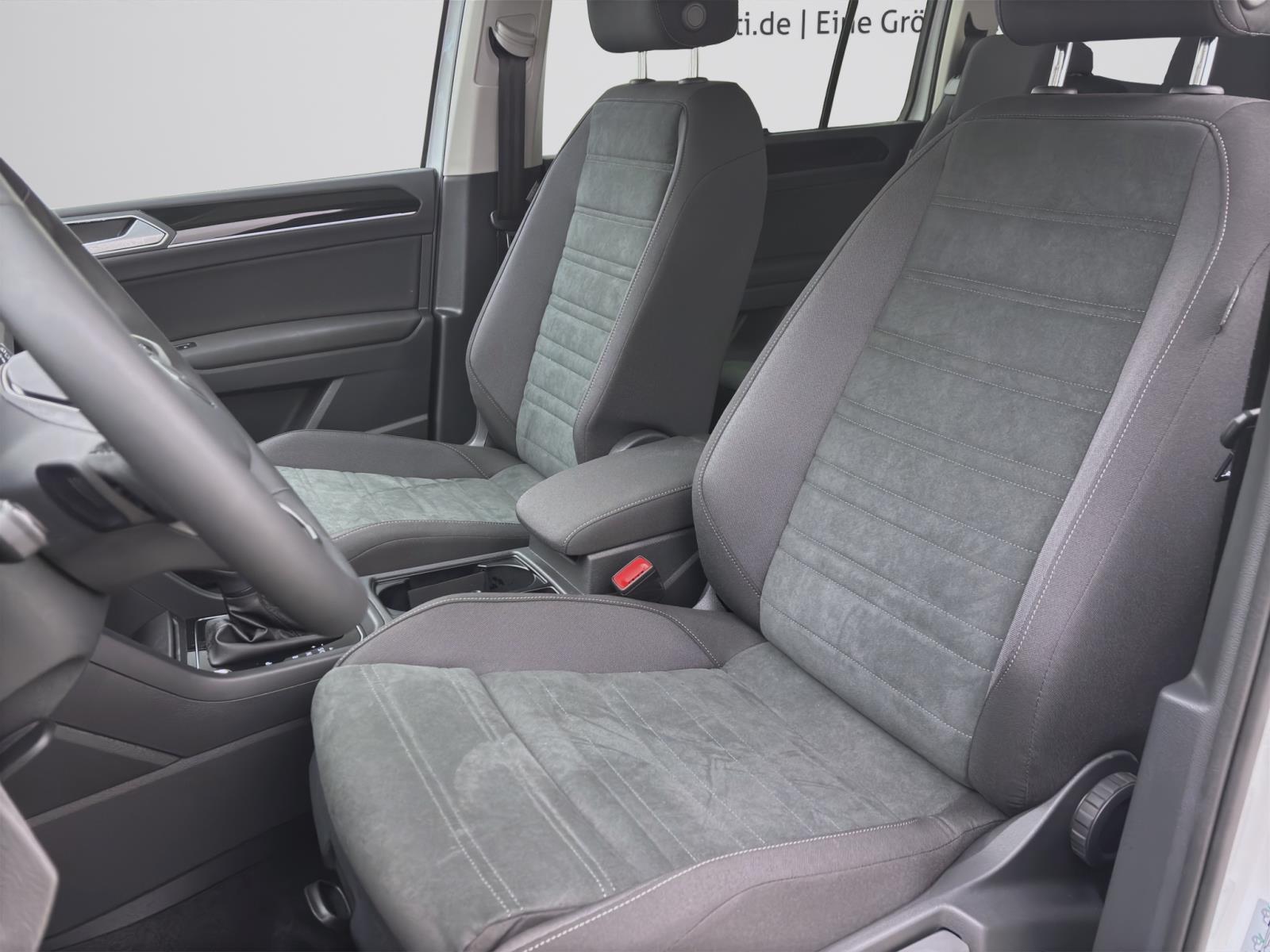 Volkswagen Touran 1.5 TSI DSG HIGHLINE STDHZG AHK PANO