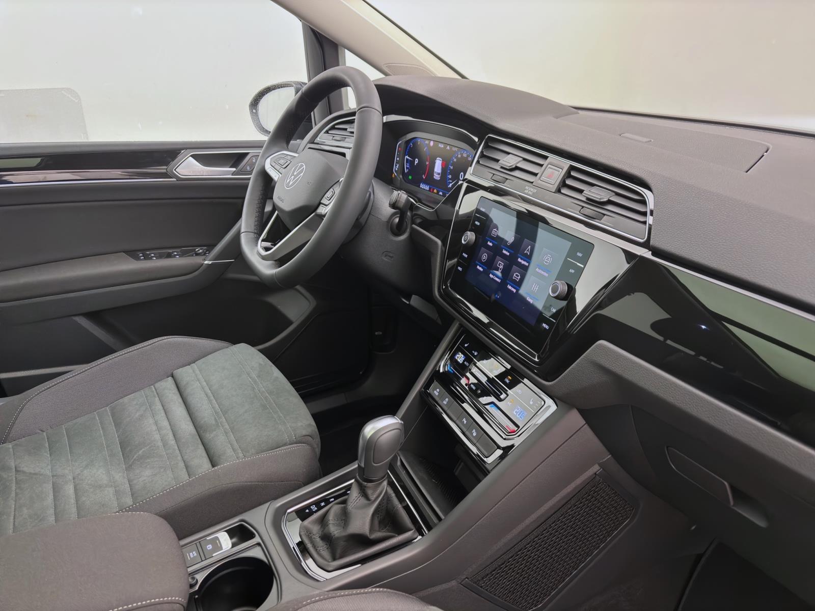 Volkswagen Touran 2.0 TDI DSG HIGHLINE STDHZG PANO AHK