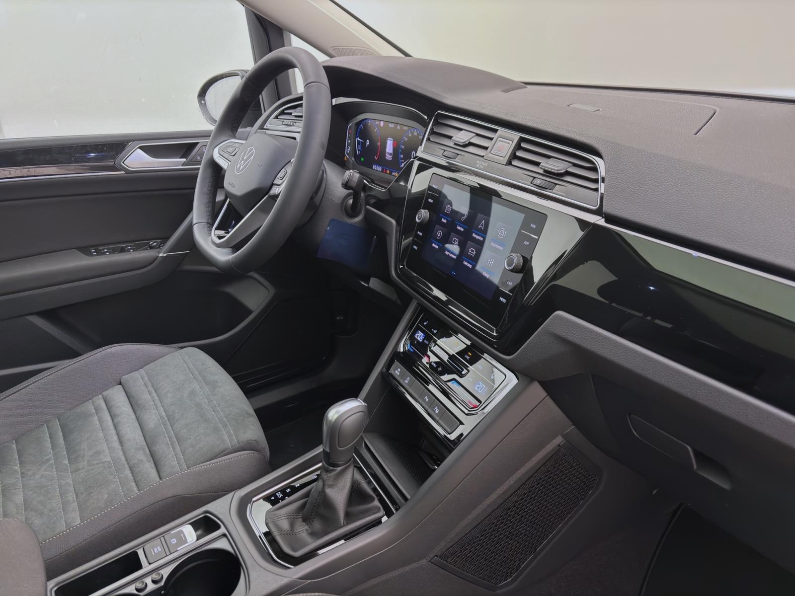 Volkswagen Touran 2.0 TDI DSG HIGHLINE STDHZG AHK PANO