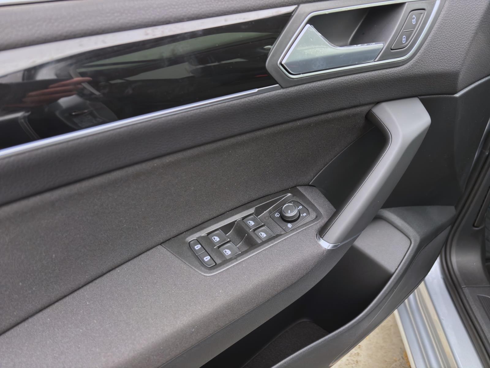 Volkswagen Touran 2.0 TDI DSG HIGHLINE STDHZG AHK PANO