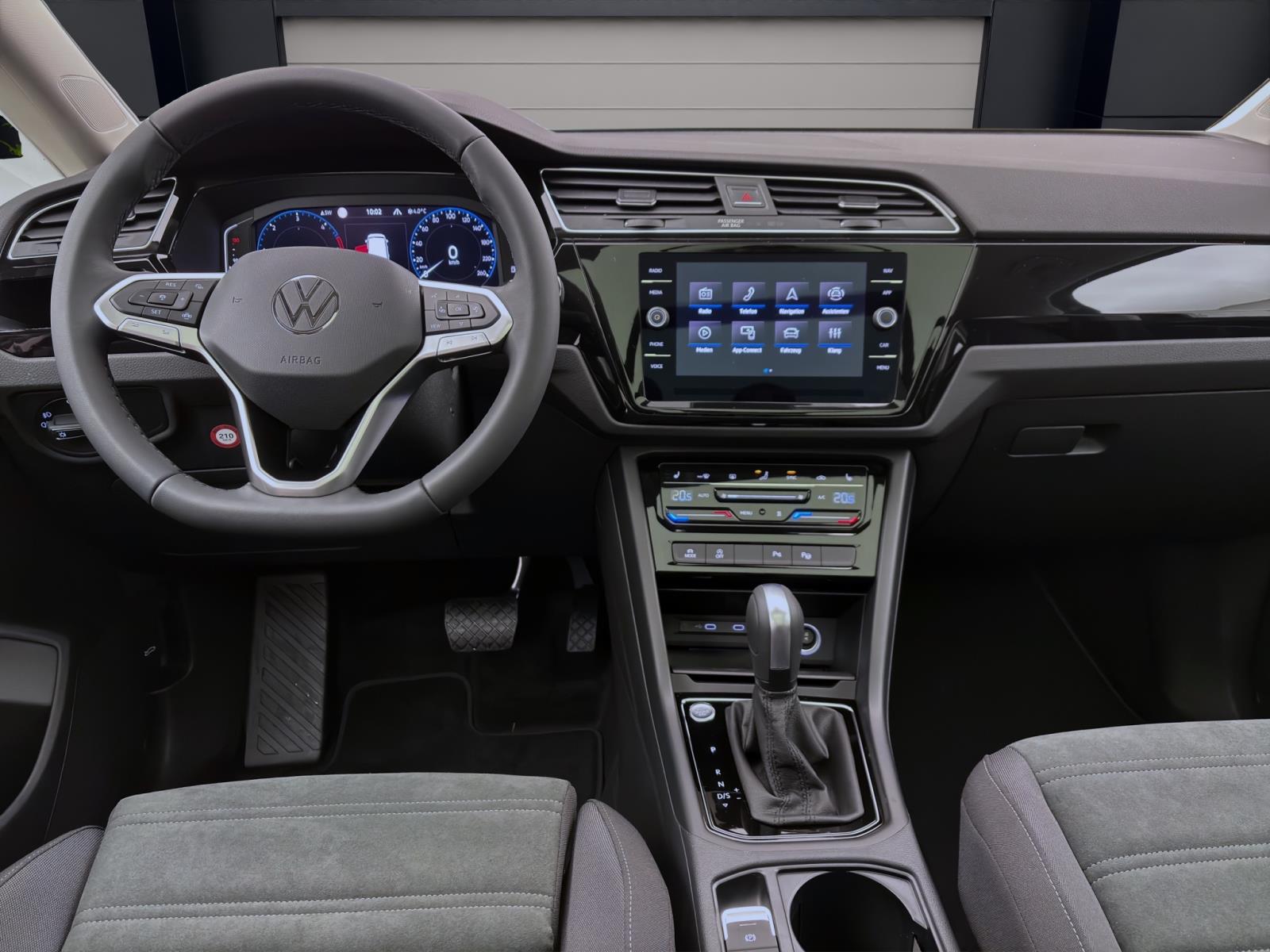Volkswagen Touran 2.0 TDI DSG HIGHLINE STDHZG AHK PANO