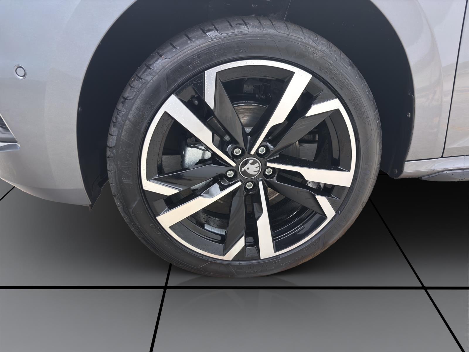 Bild 7: Skoda Kamiq MONTE CARLO DSG AHK PANO NAV 18 WINTER+ KOMFORT+ ASSISTENZ+