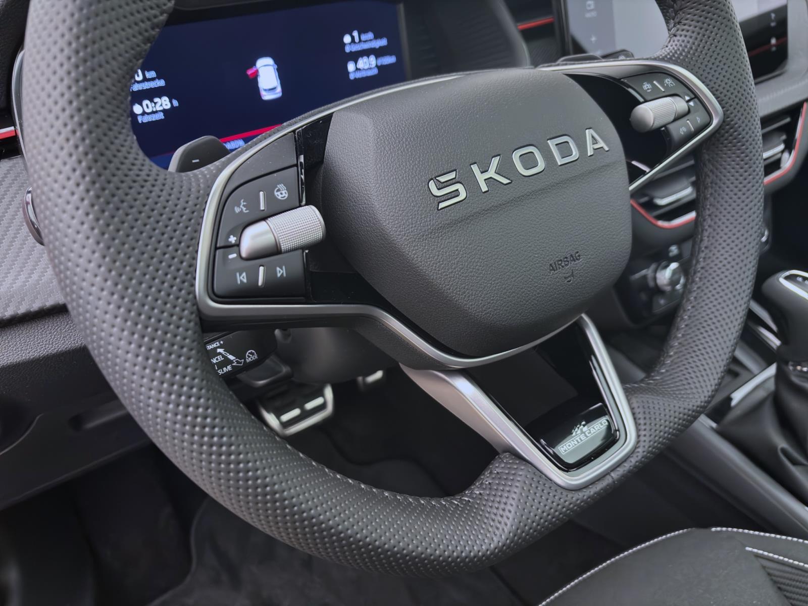 Skoda Kamiq MONTE CARLO DSG AHK PANO NAV KAM 18 WINTER+ MATRIX