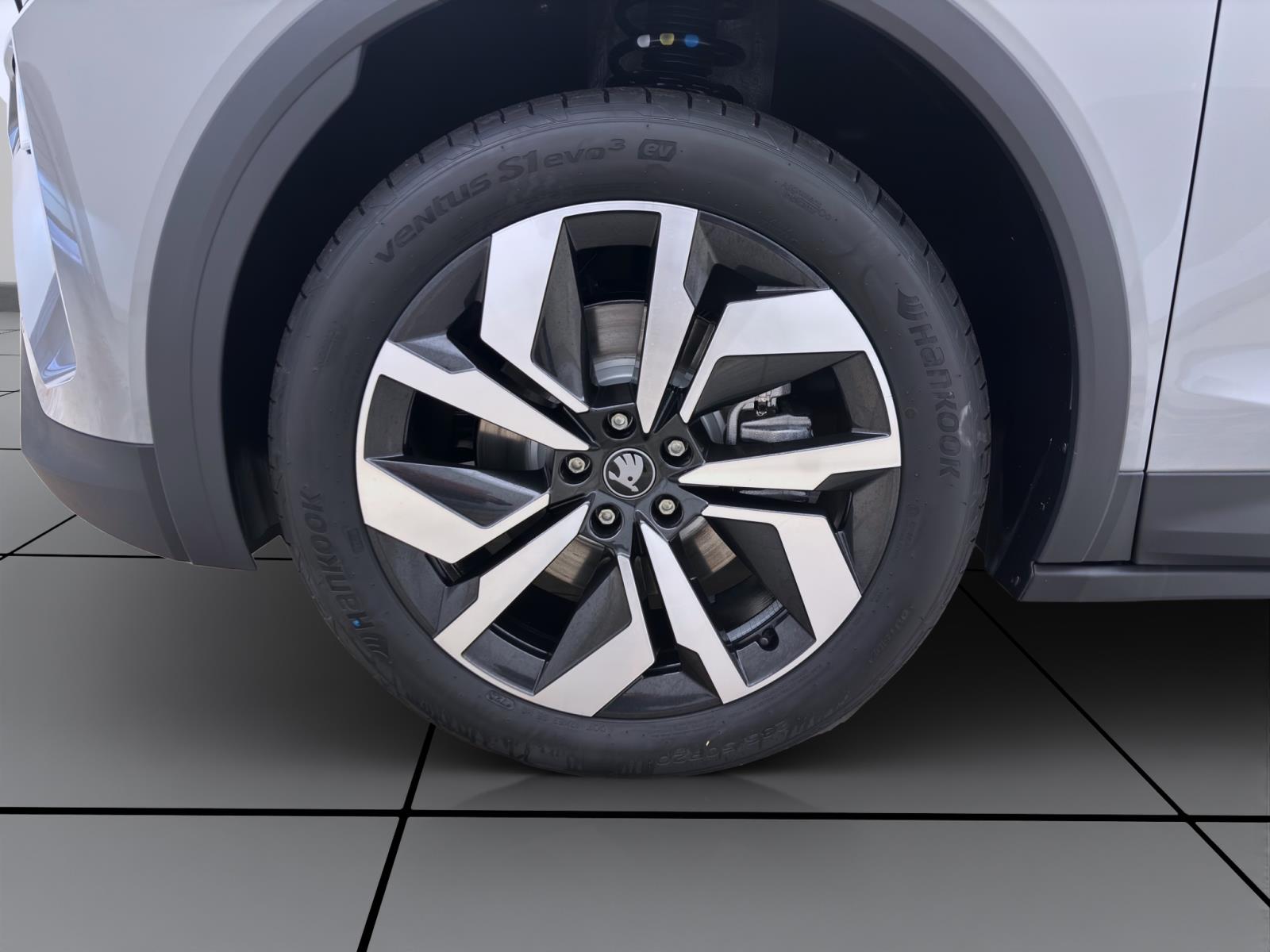 Skoda Elroq 60 SPORTLINE AHK NAV KAM 20 pACC WÄRMEP. MATRIX
