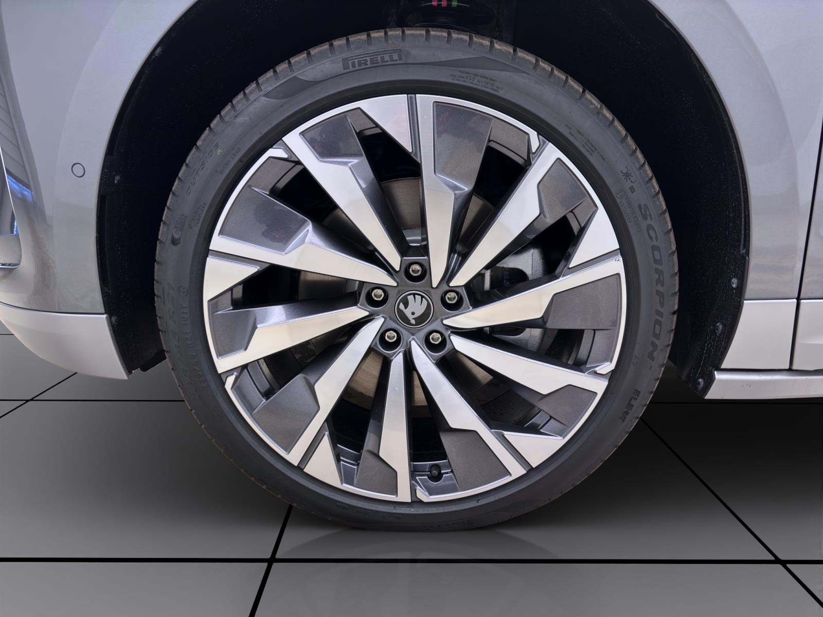 Skoda ENYAQ iV 85X NEUES MODELL MAXX AHK 21 PANO pACC WÄRMEP. WINTER-P.