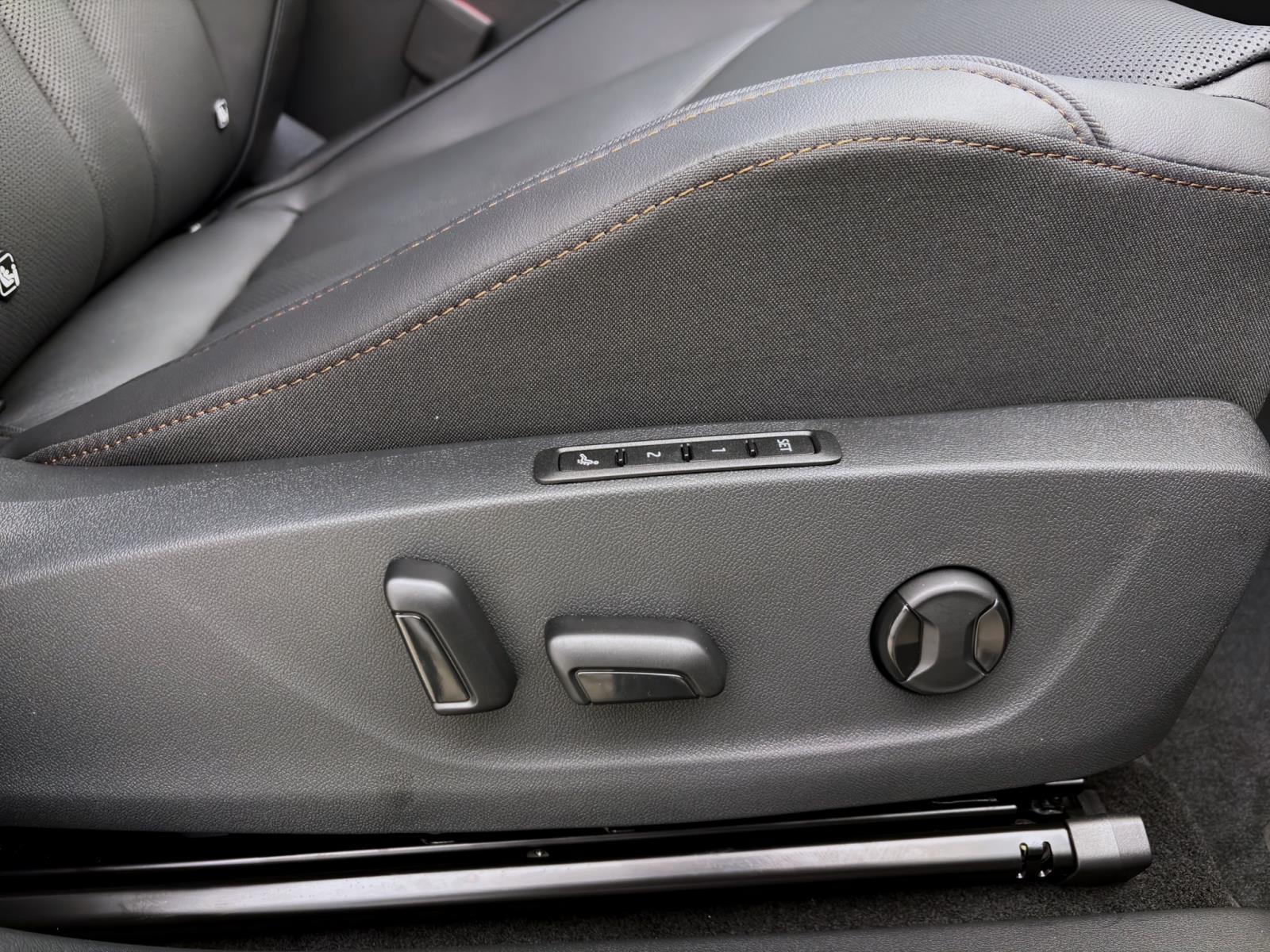 Skoda ENYAQ iV 85 NEUES MODELL MAXX AHK PANO 21 360° pACC CANTON